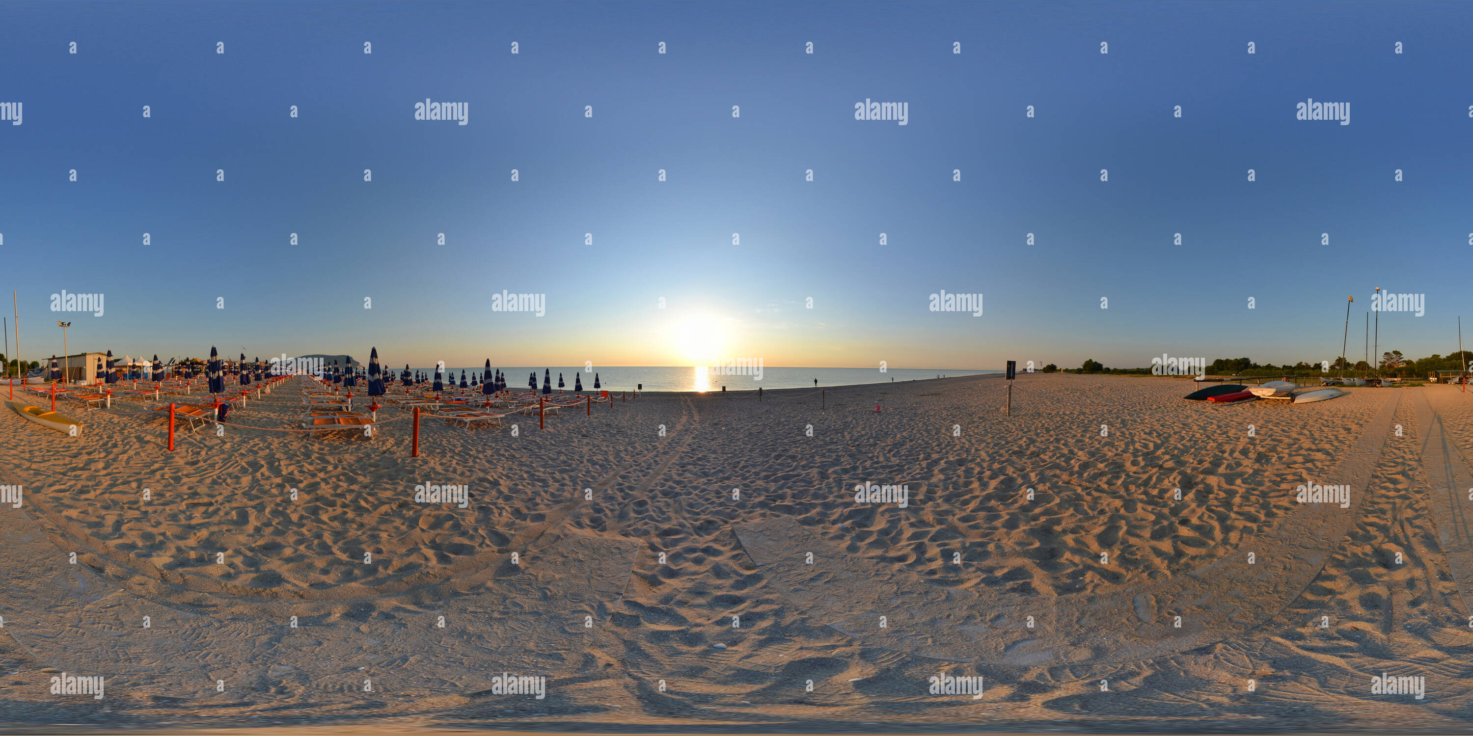 360 Grad Panorama Ansicht von Spiaggia di Marcelli, Numana (AN)