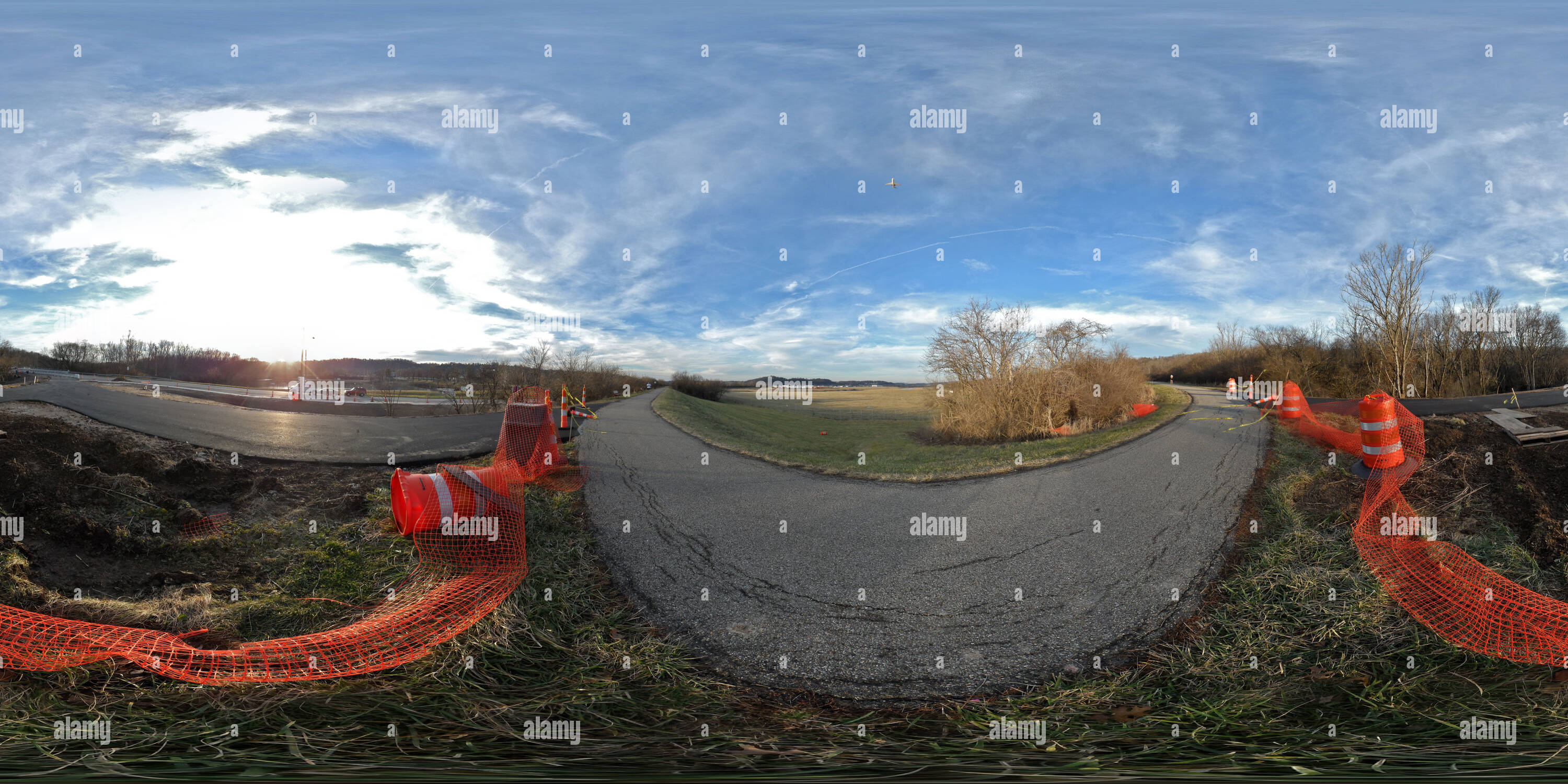 360 Grad Panorama Ansicht von Lunken Flughafen Bike Trail in Cincinnati, Ohio