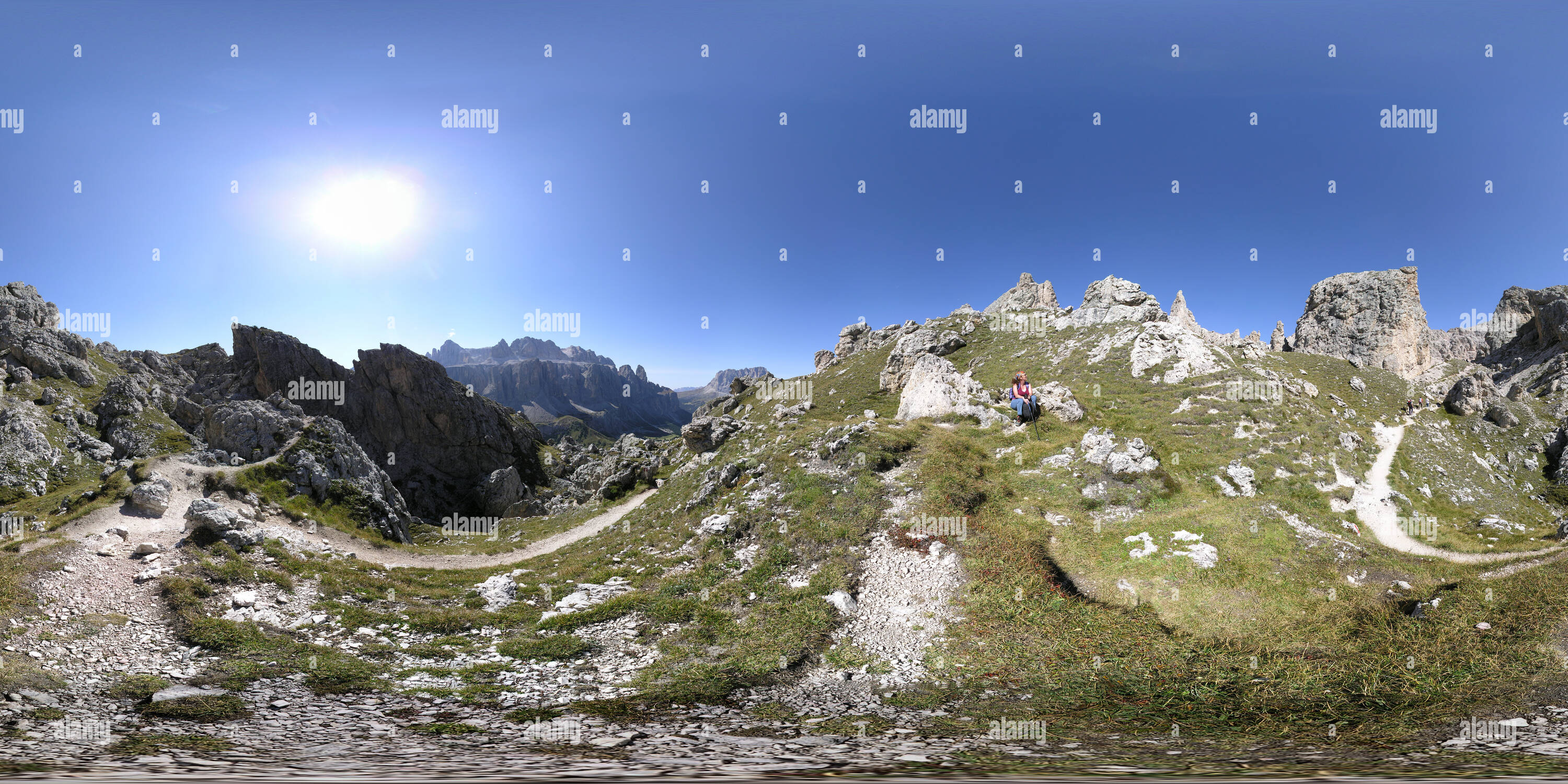 360 Grad Panorama Ansicht von In der Höhle Cir-Spitzen bin Groednerpass