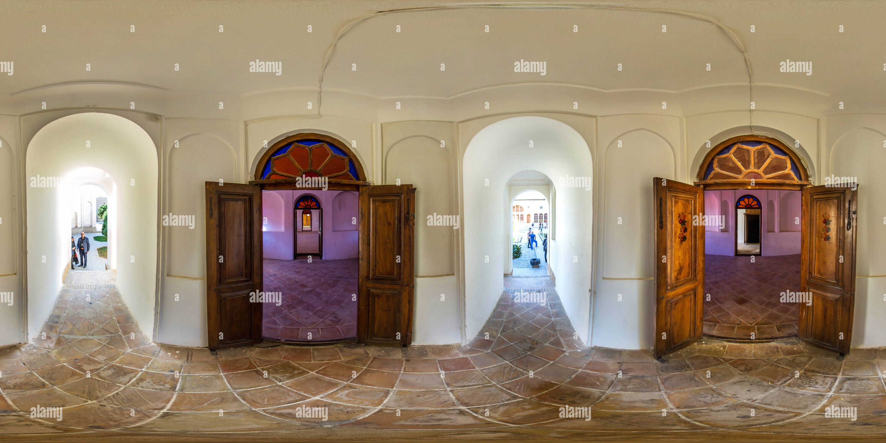 360 Grad Panorama Ansicht von Tab Tab Ei Haus iranischen Architektur Korridor Tür Tabatabaei historisches Haus