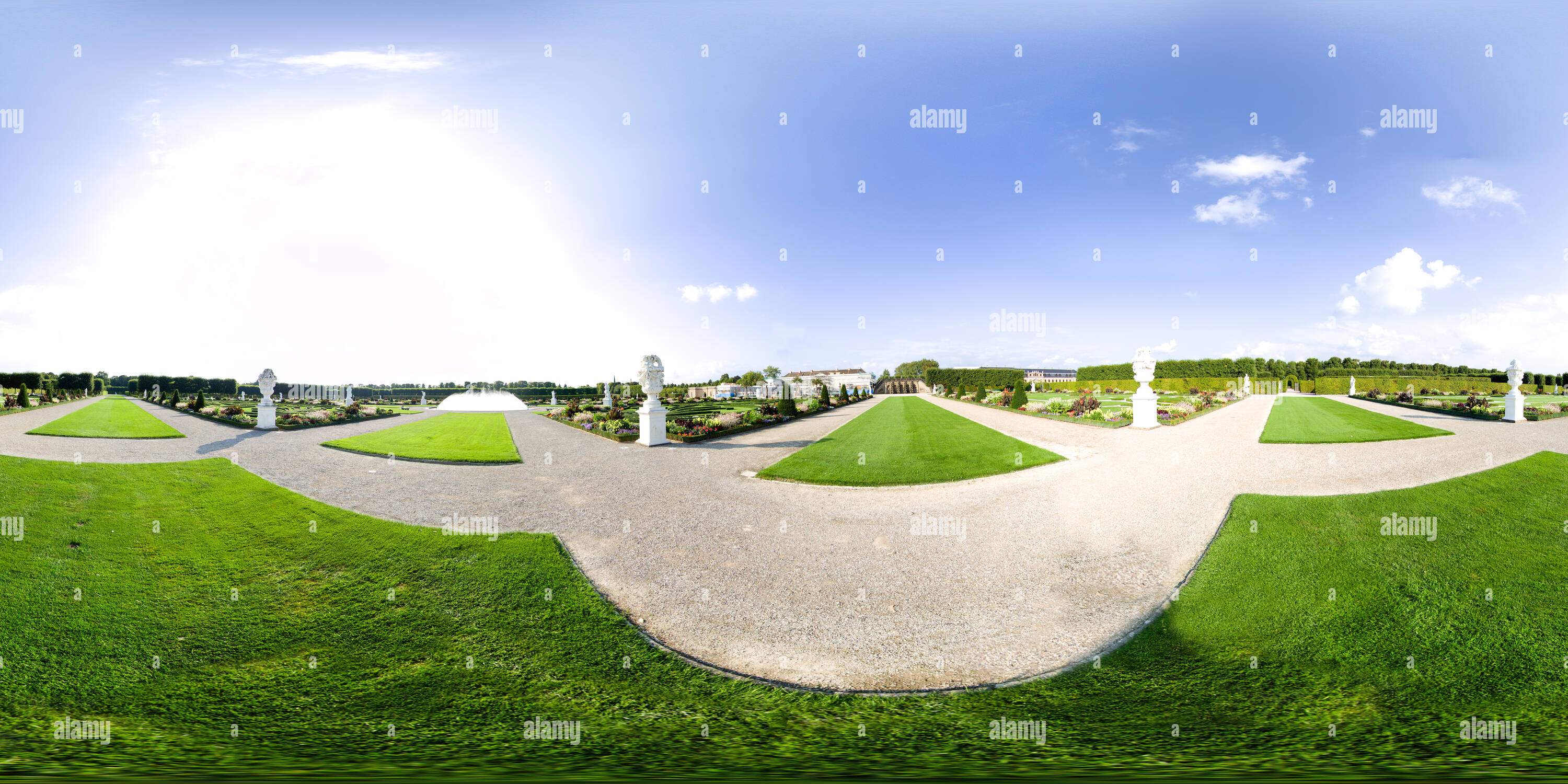 360 Grad Panorama Ansicht von Schloss im Großen Garten Herrenhausen in Hannover.