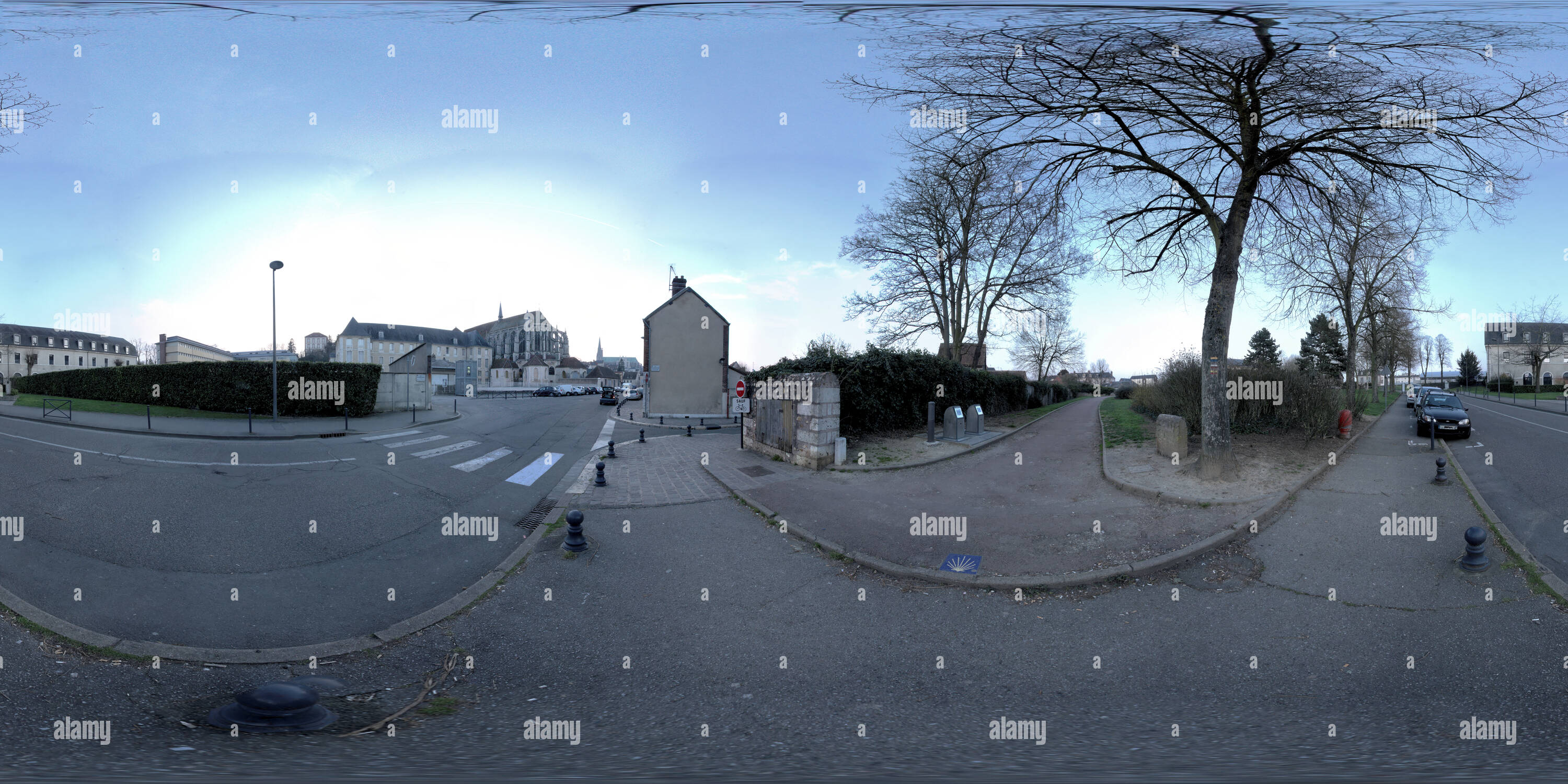 360 Grad Panorama Ansicht von Rue Pierre Mendes France