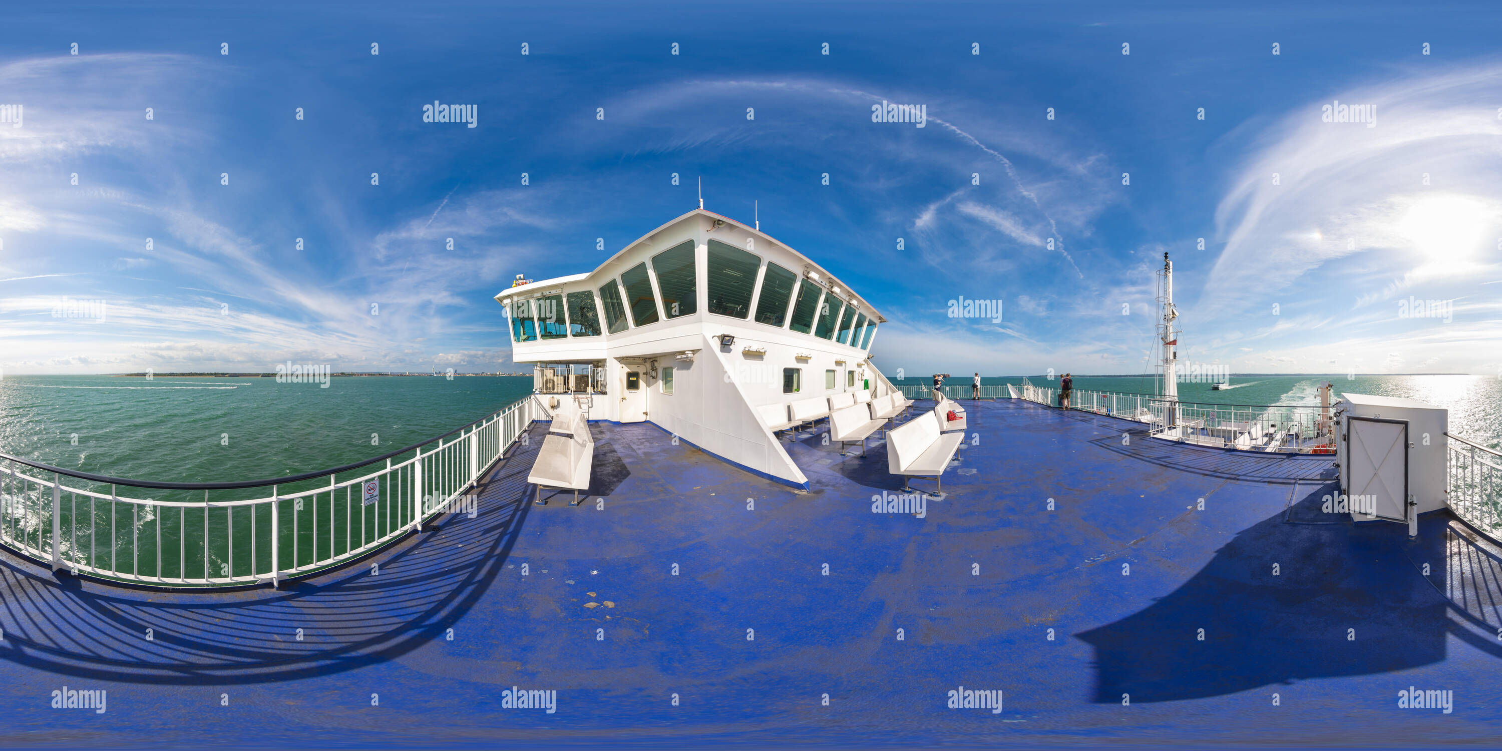 360 Grad Panorama Ansicht von Auf dem Deck der Fähre auf dem Solent