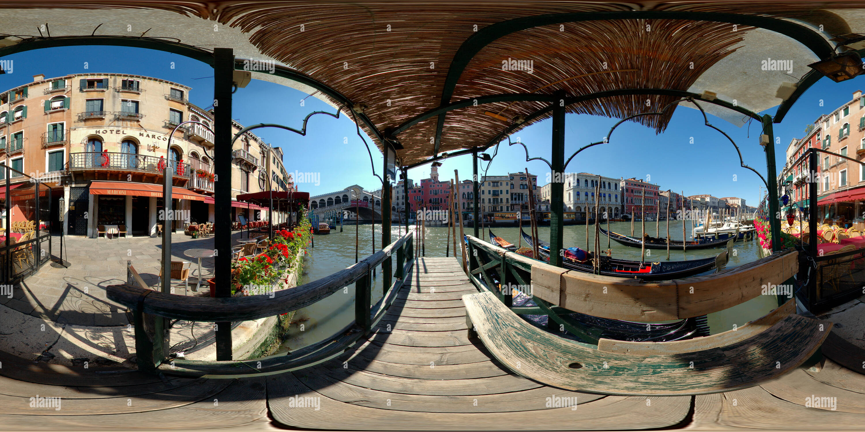 360 Grad Panorama Ansicht von Mit Blick auf den Grand Canal und die Rialto Brücke in Venedig Italien