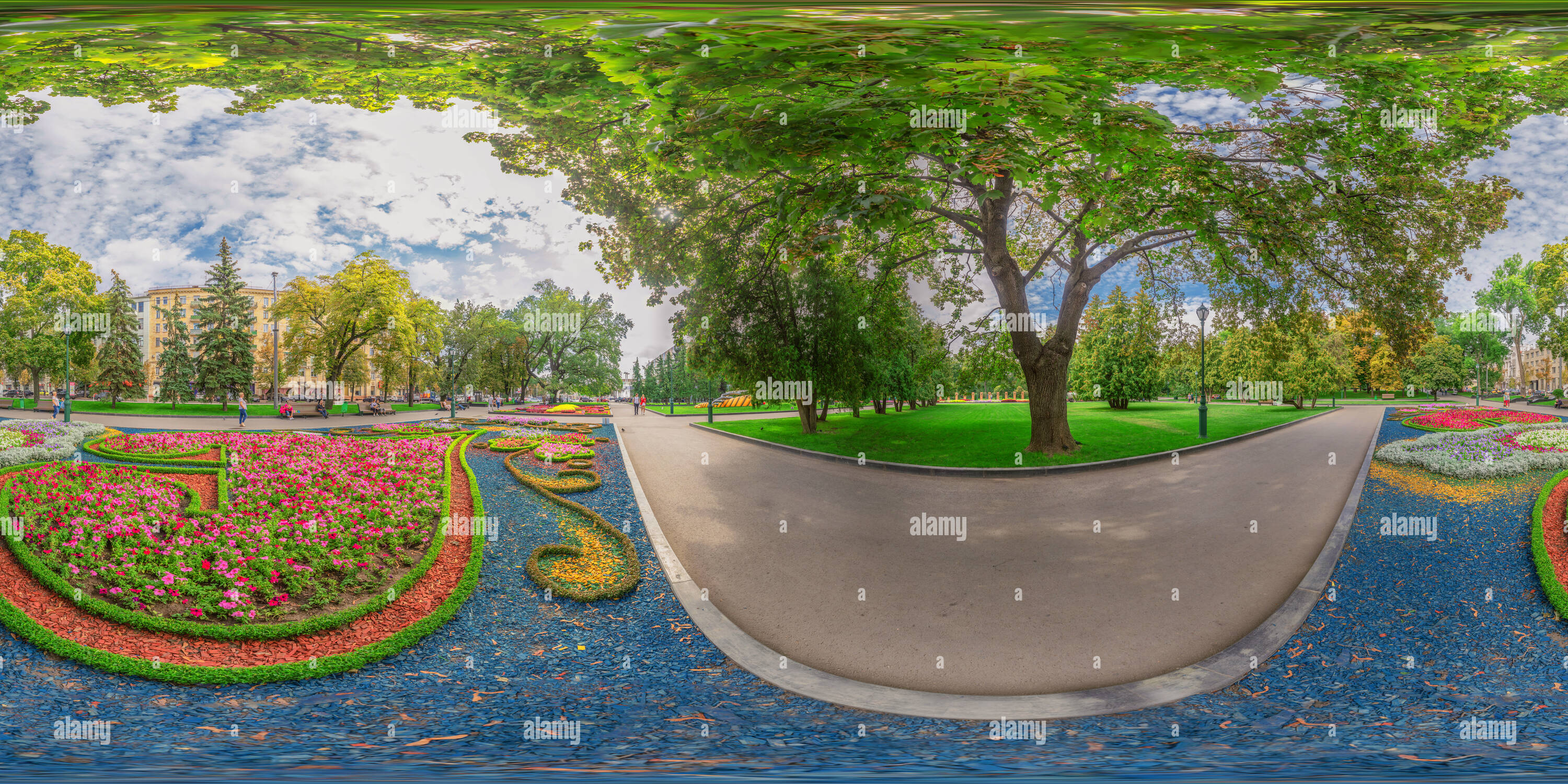 360 Grad Panorama Ansicht von Kharkov, Ukraine. Gänge von Shevchenko Park.