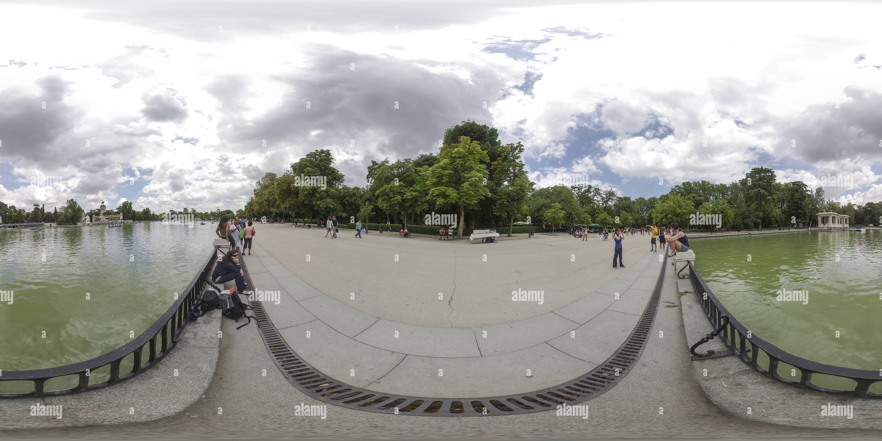 360 Grad Panorama Ansicht von Der See im Parque del Retiro im Sommer morgen, Madrid