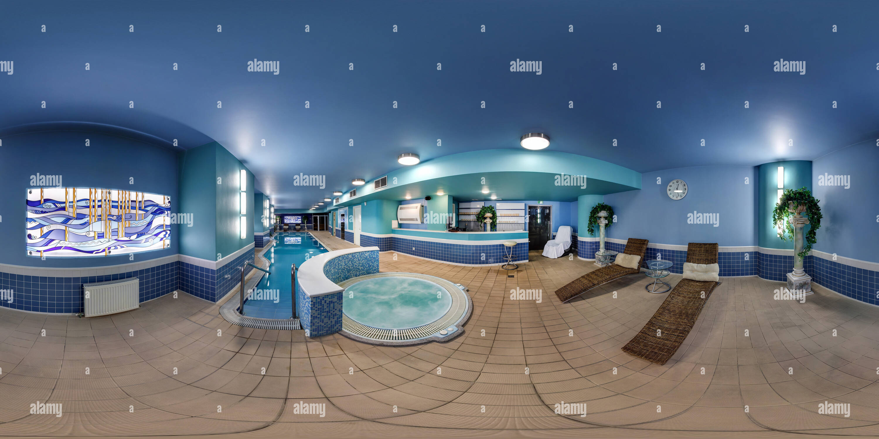 360 Grad Panorama Ansicht von MINSK, Weißrussland - Juli 14, 2016: Panorama im Innenraum luxus Swimmingpool in modernes Hotel. 360 von 180 Grad nahtlose sphärischen Panoramas in Equi