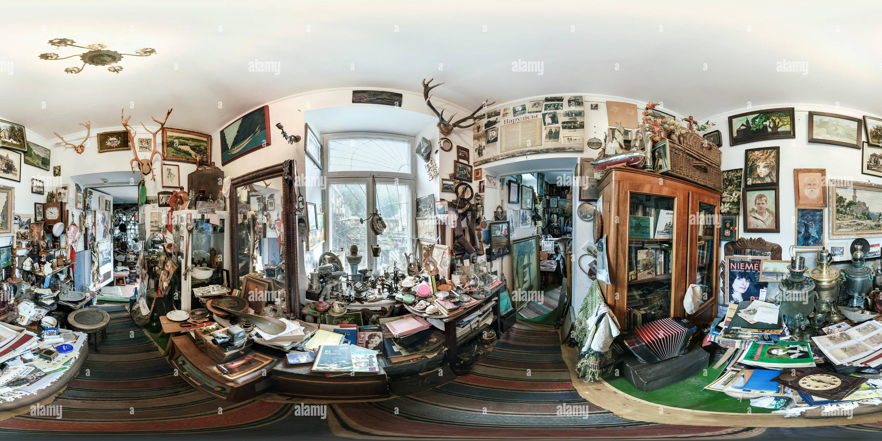 360 Grad Panorama Ansicht von GRODNO, Weißrussland - Juli 19, 2016: Panorama im Innenraum Museum der alten Vintage Dinge der Stadt leben. 360 von 180 Grad nahtlose sphärischen Panoramas in