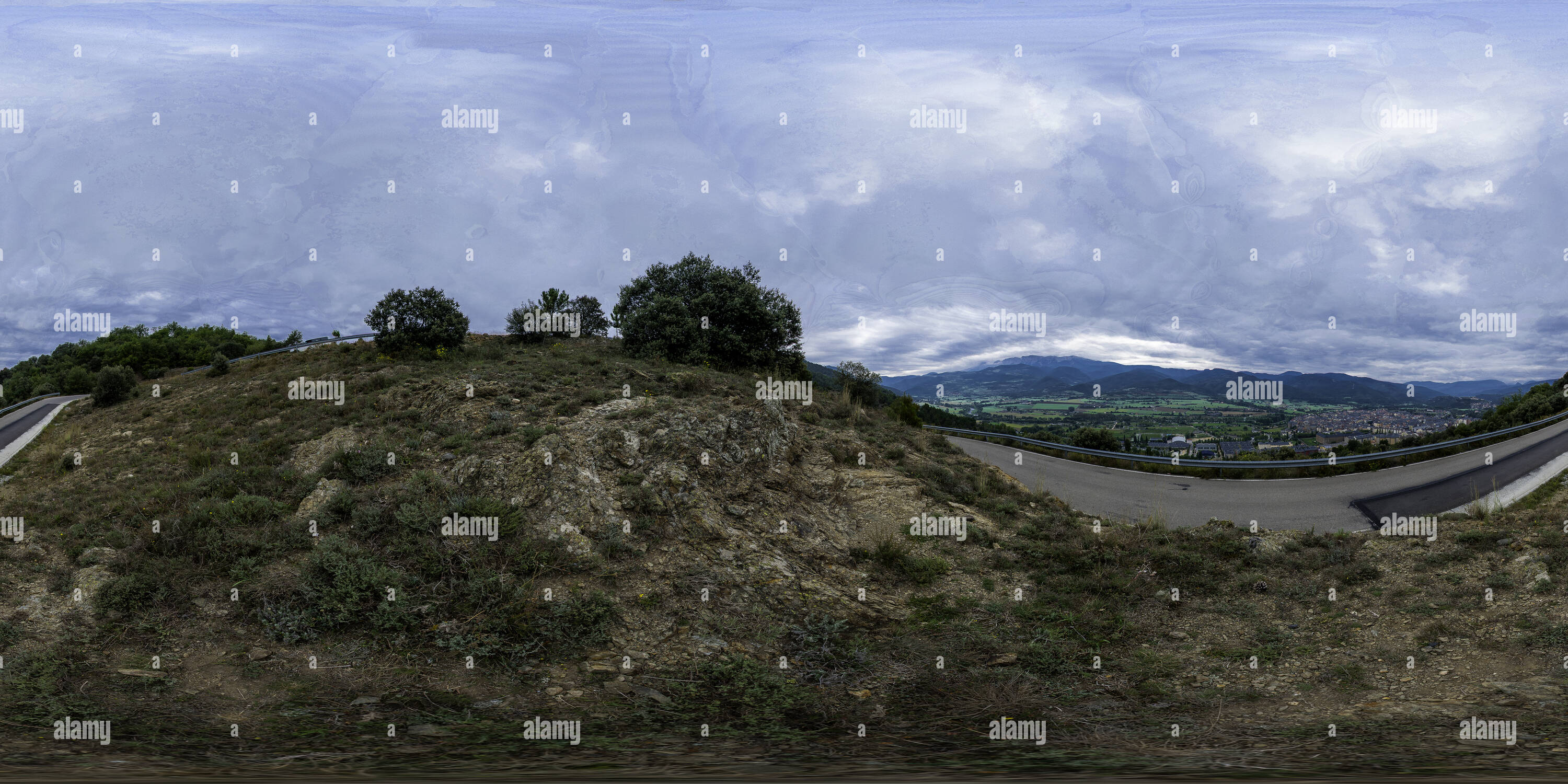 360 Grad Panorama Ansicht von La Seo de Urgel desde el Pla de Forques