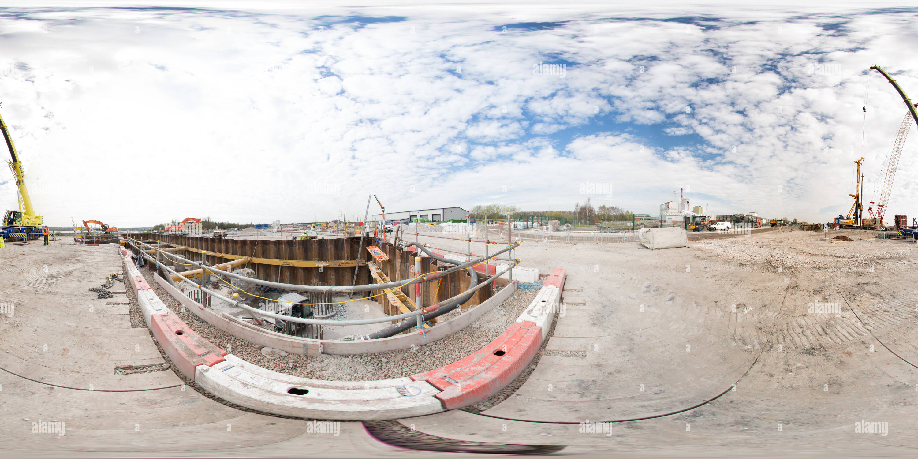360 Grad Panorama Ansicht von Mersey Gateway Bridge Construction - Nord Abutment Ausgrabung - April 2015