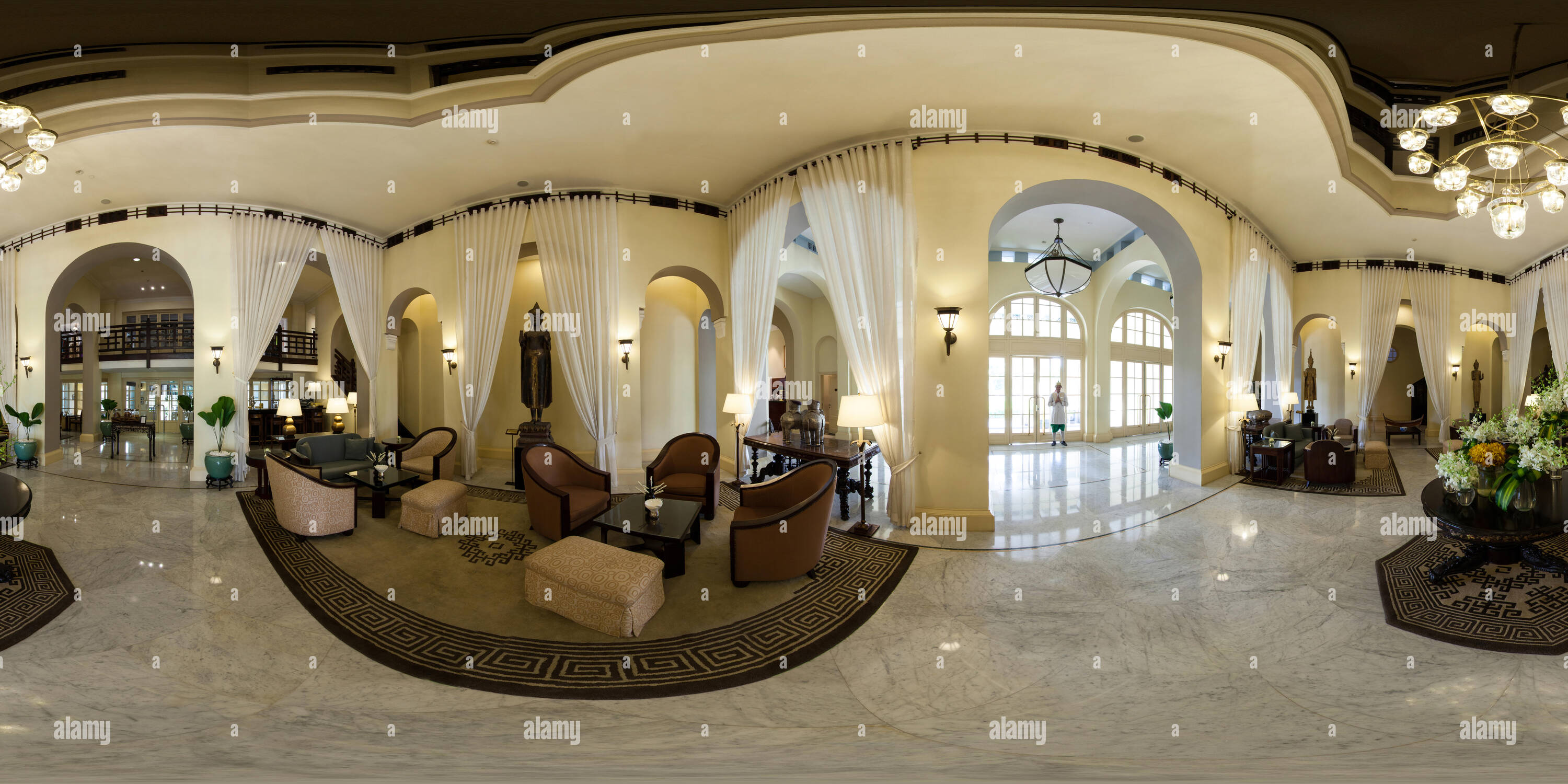 360 Grad Panorama Ansicht von Eingang vom Raffles Hotel in Phnom Penh, Kambodscha