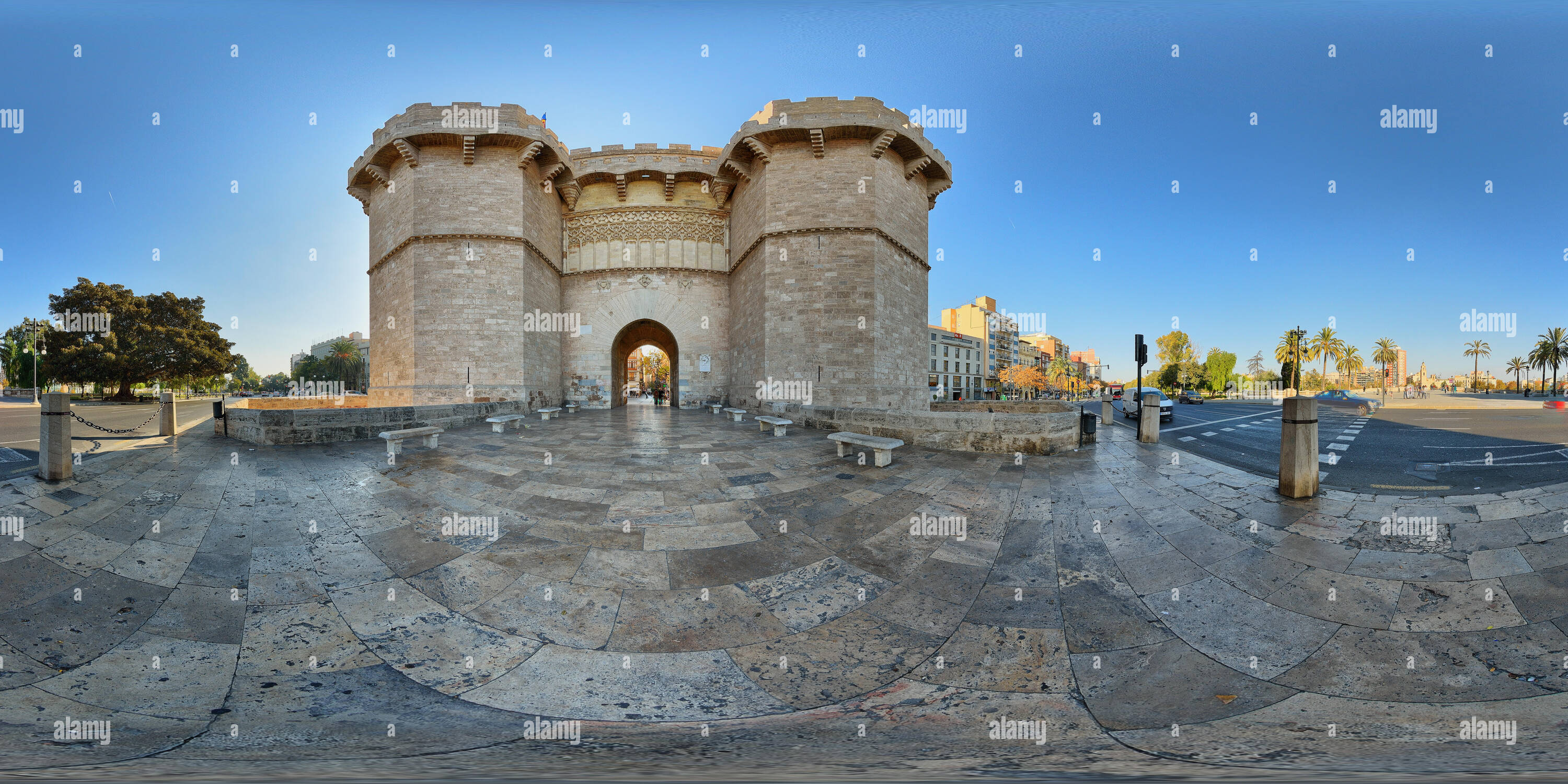 360 Grad Panorama Ansicht von Der Serrano Türme in Valencia, Spanien