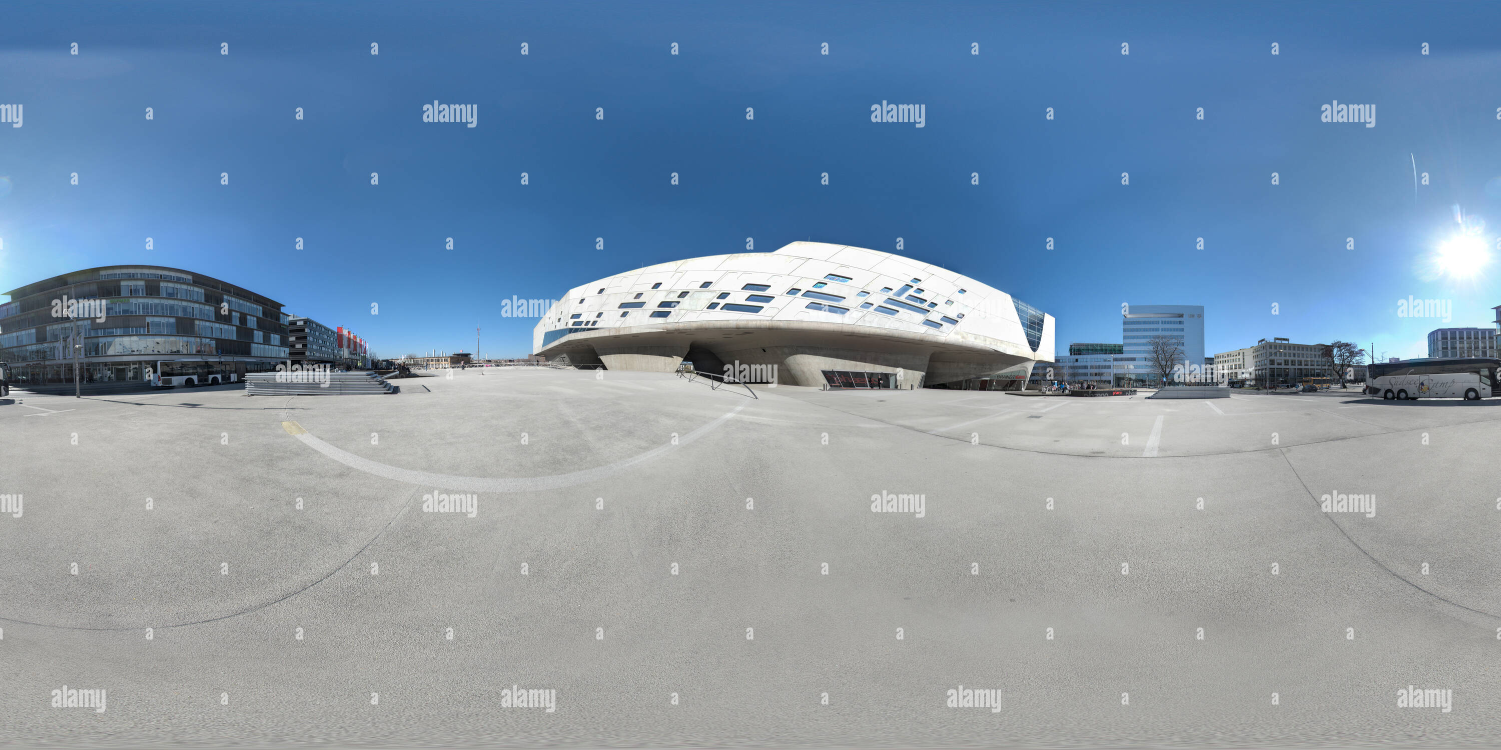 360 Grad Panorama Ansicht von Wolfsburg, Deutschland, 27. Februar, 2019: 360 Grad Panorama von Phaeno Vorplatz