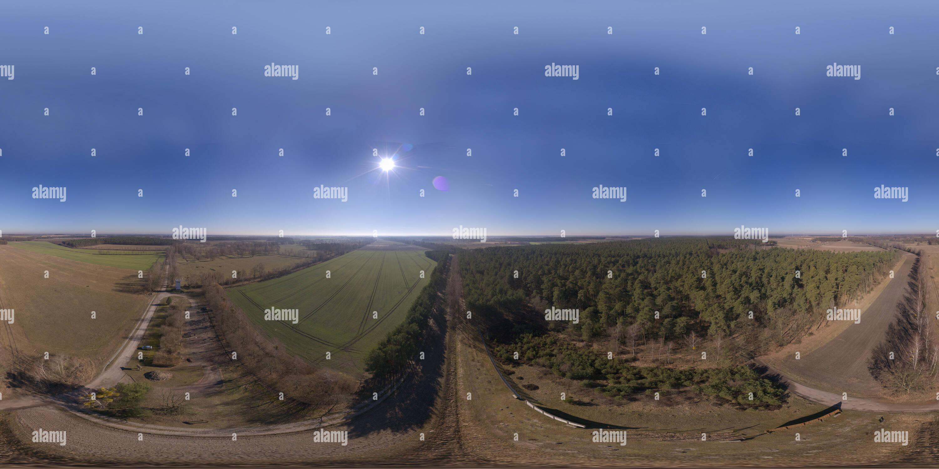 360 Grad Panorama Ansicht von Panorama von Luftaufnahmen aus der Ausstellung, die von der ehemaligen Grenze Sicherheit Installationen zwischen der DDR und BRD