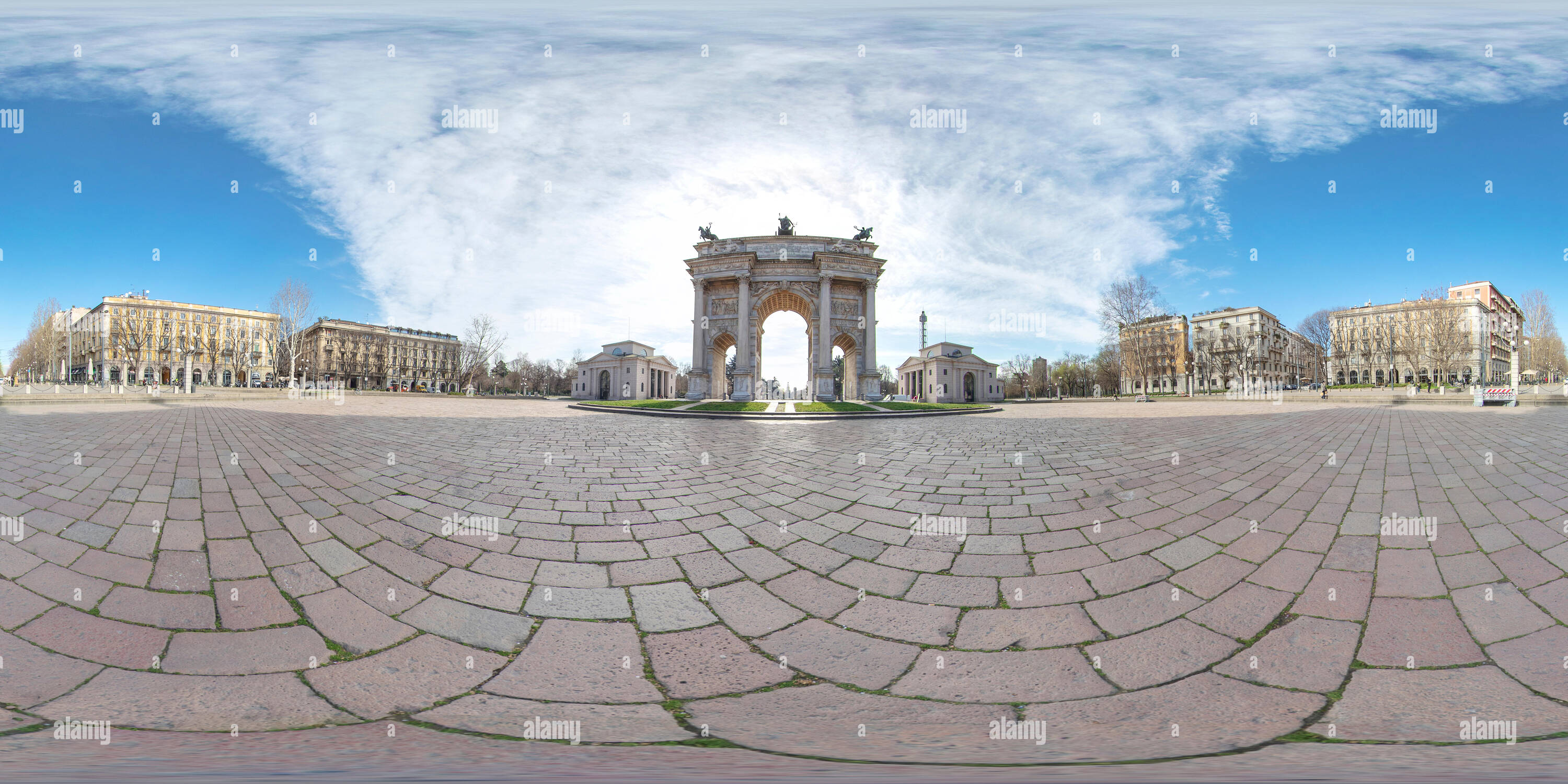 360 Grad Panorama Ansicht von Mailand, Italien - März 13, 2019 Arco della Pace - Peace Arch - ohne touristische n einen sonnigen Frühling Morgen