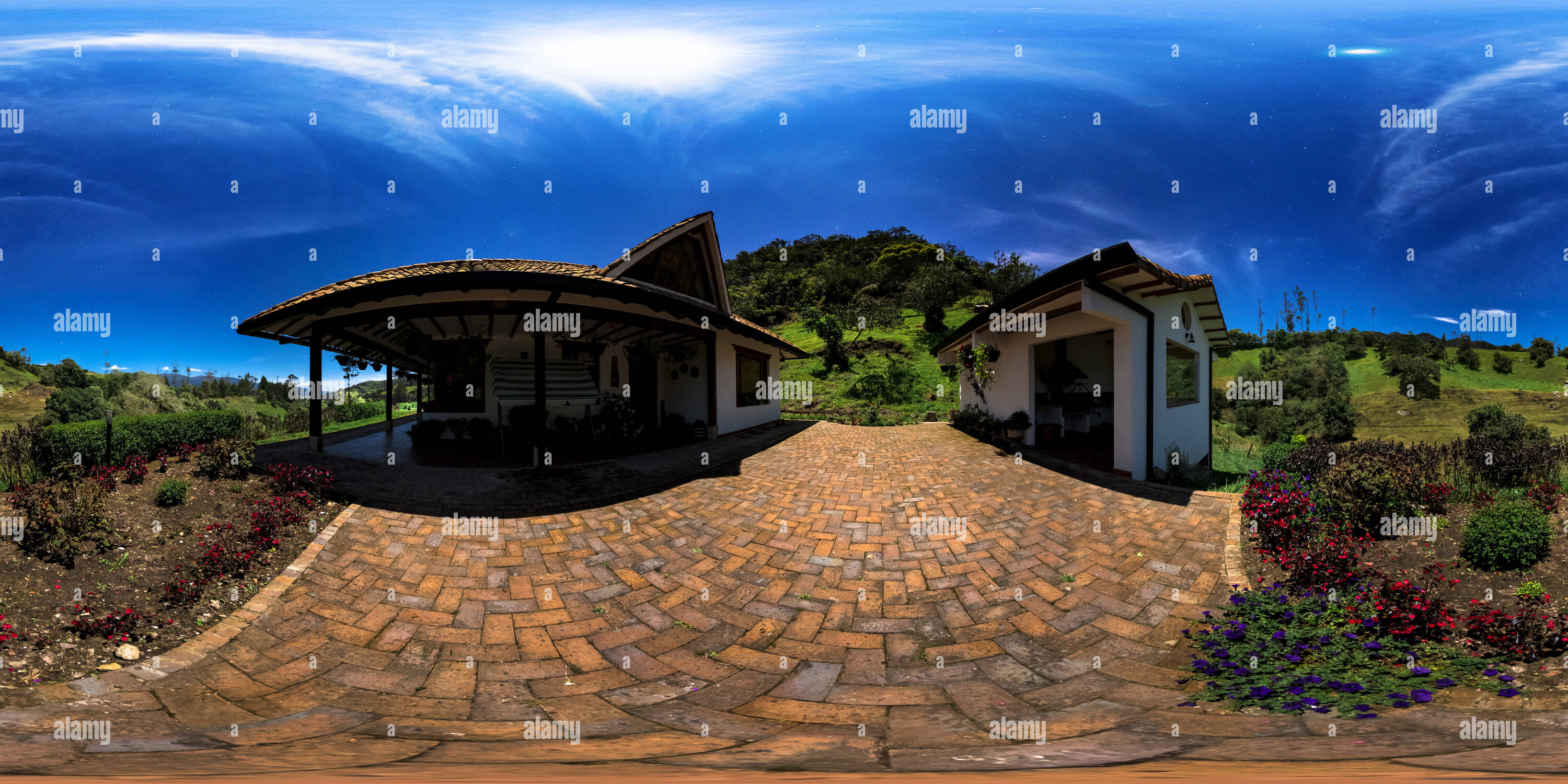 360 Grad Panorama Ansicht von Moján Villa bei Nacht