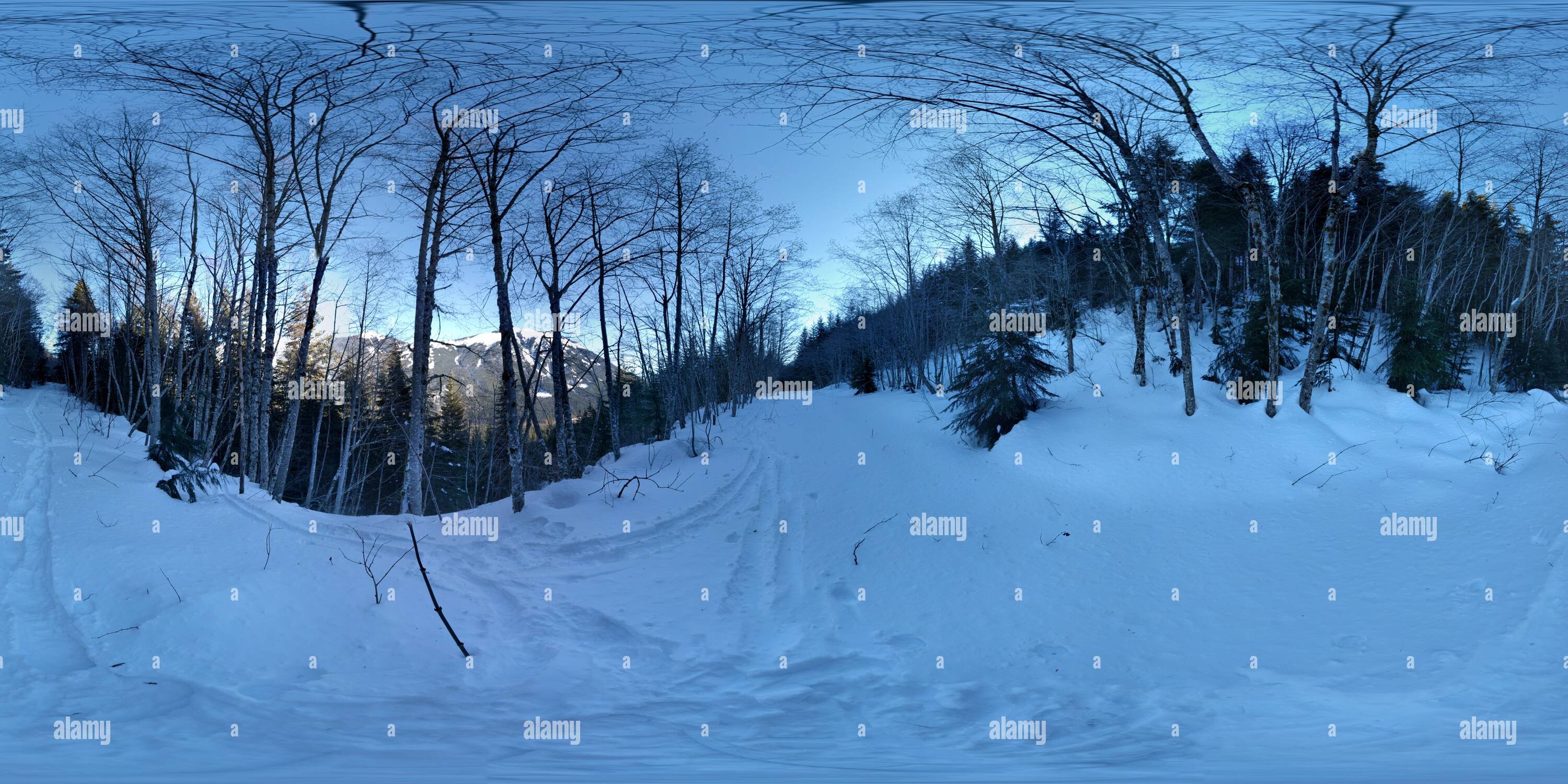 360 Grad Panorama Ansicht von Upper South Fork des Snoqualmie Tal im Winter