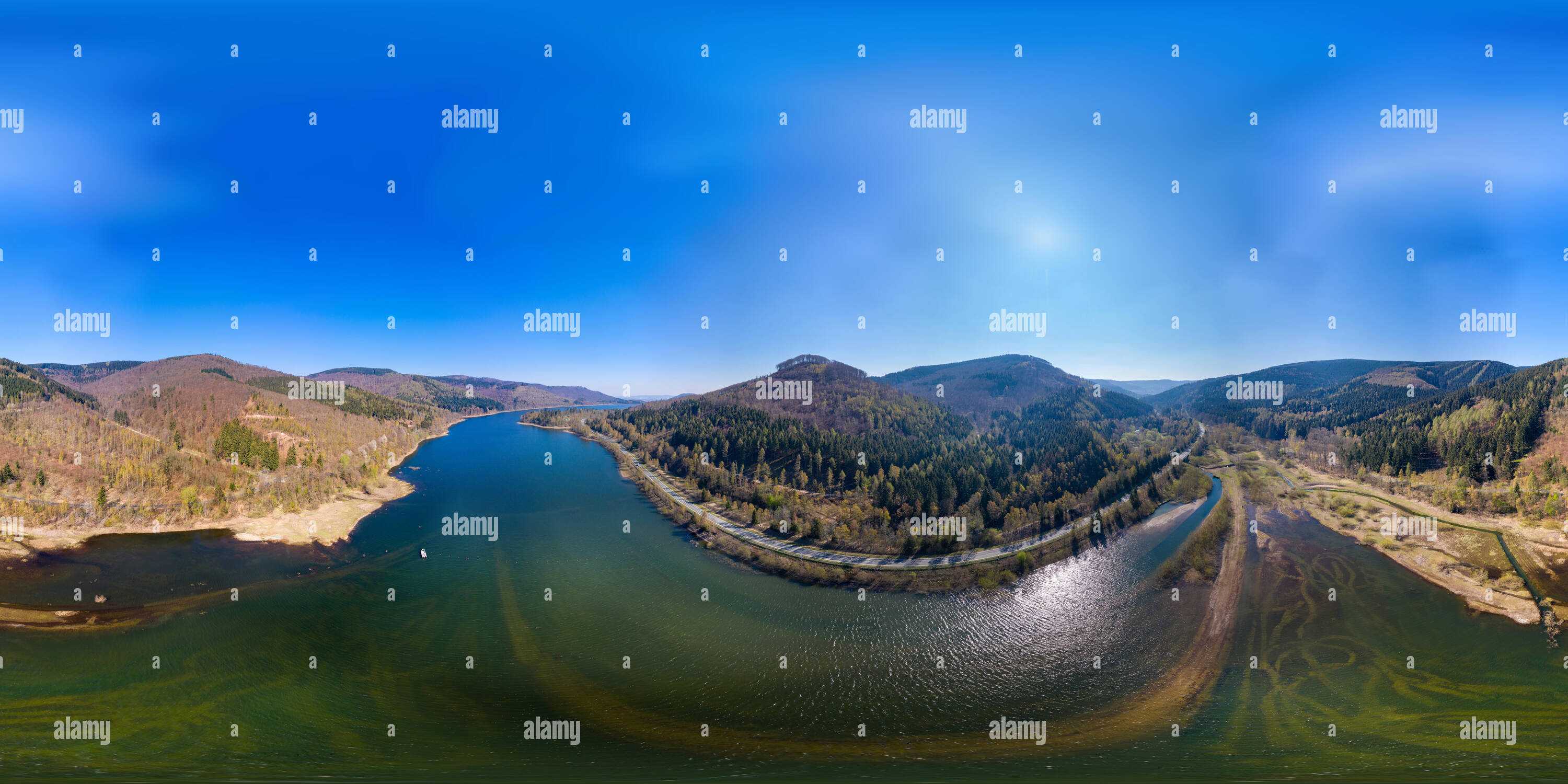 360 Grad Panorama Ansicht von Südliche Einlass der Innerstetalsperre, ein Reservoir für Trinkwasser, Power Generation und Freizeitaktivitäten in den Harz, 360 Grad spherica