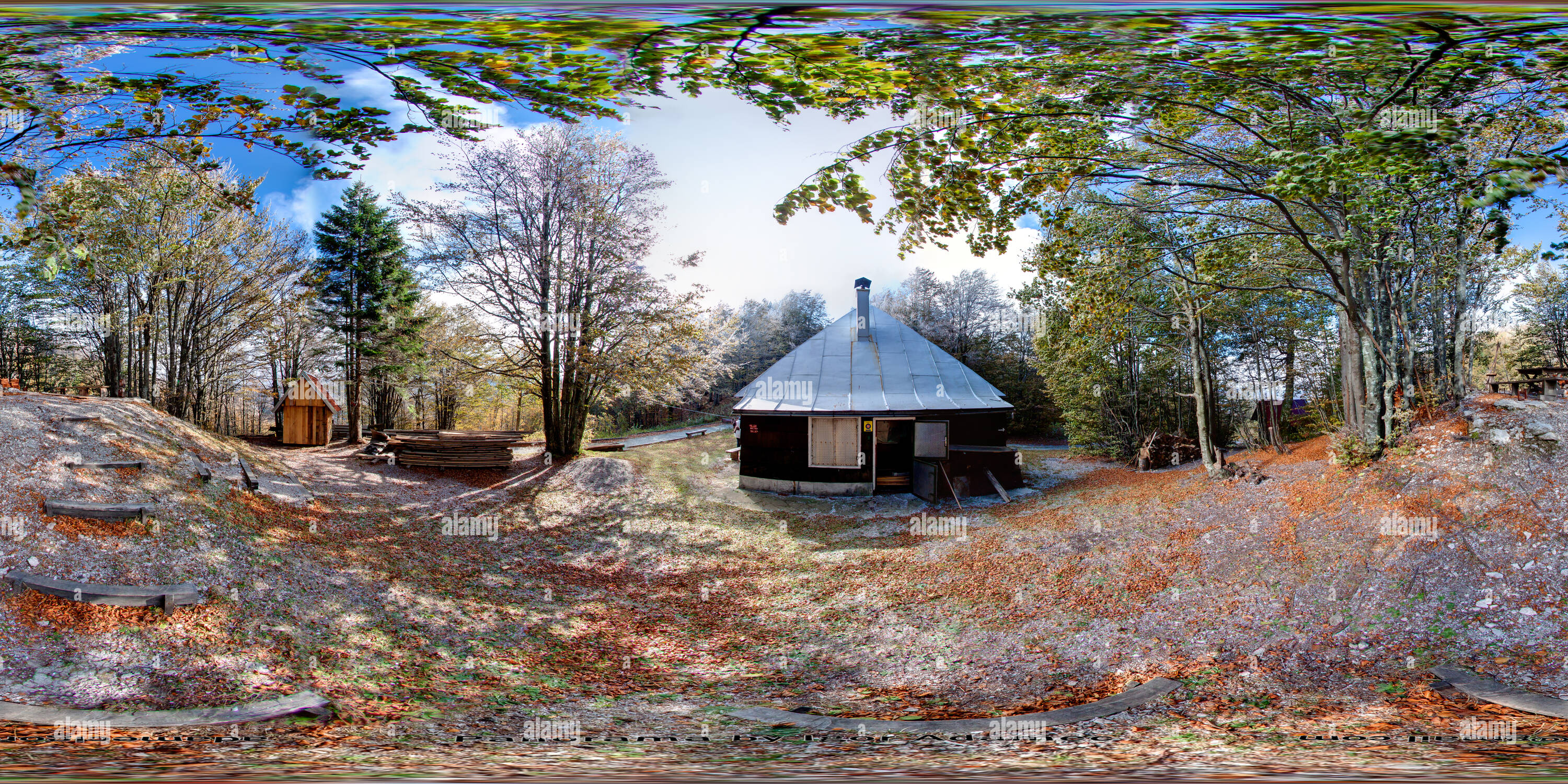 360 Grad Panorama Ansicht von Mountain House Jančarica (1239 m)