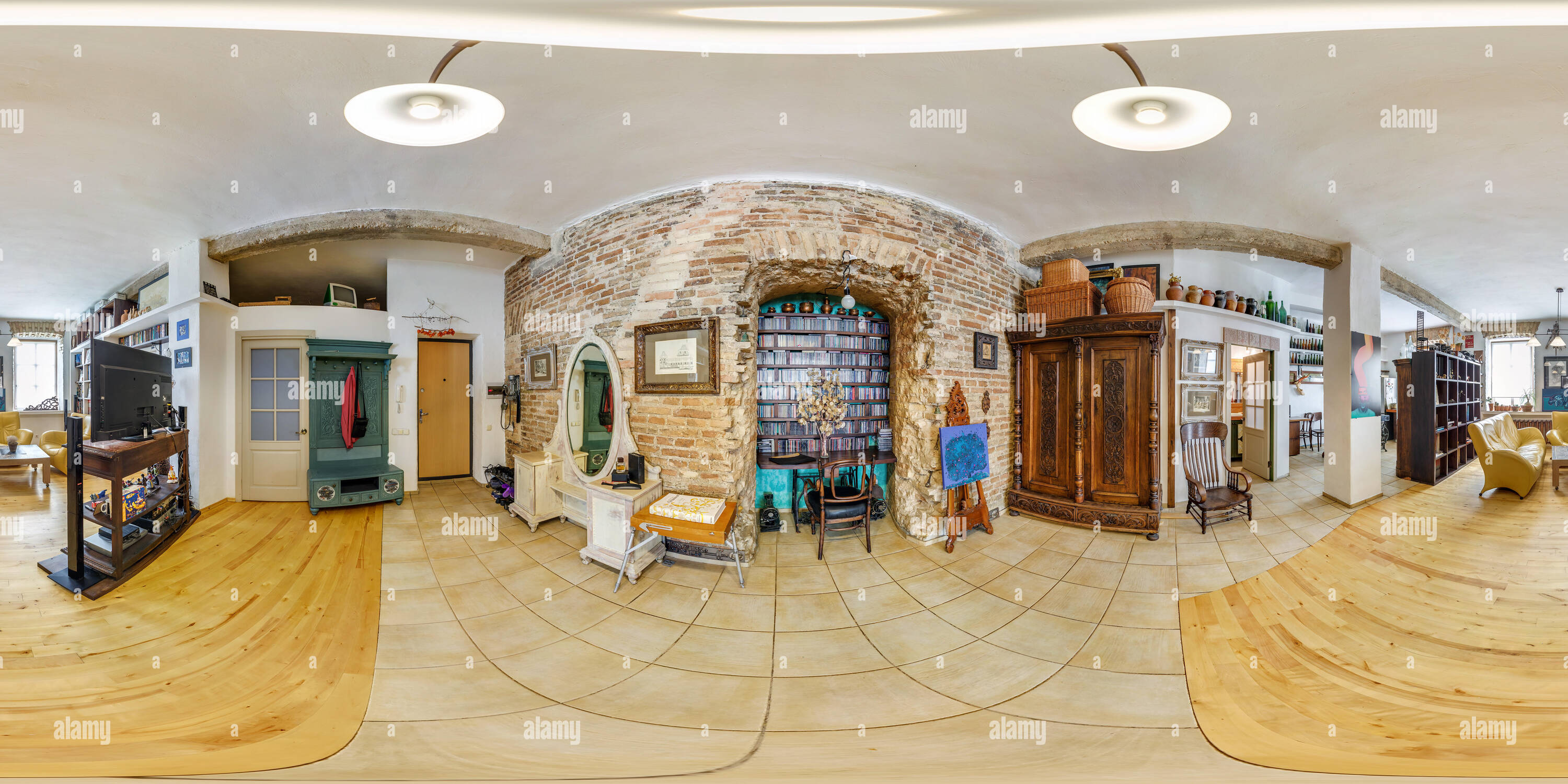 360 Grad Panorama Ansicht von GRODNO, Weißrussland - Mai, 2018: Vollsphärische nahtlose hdri Panorama 360 Grad Betrachtungswinkel in Vintage biedermeier Innenraum der Eingangshalle im Loft apa