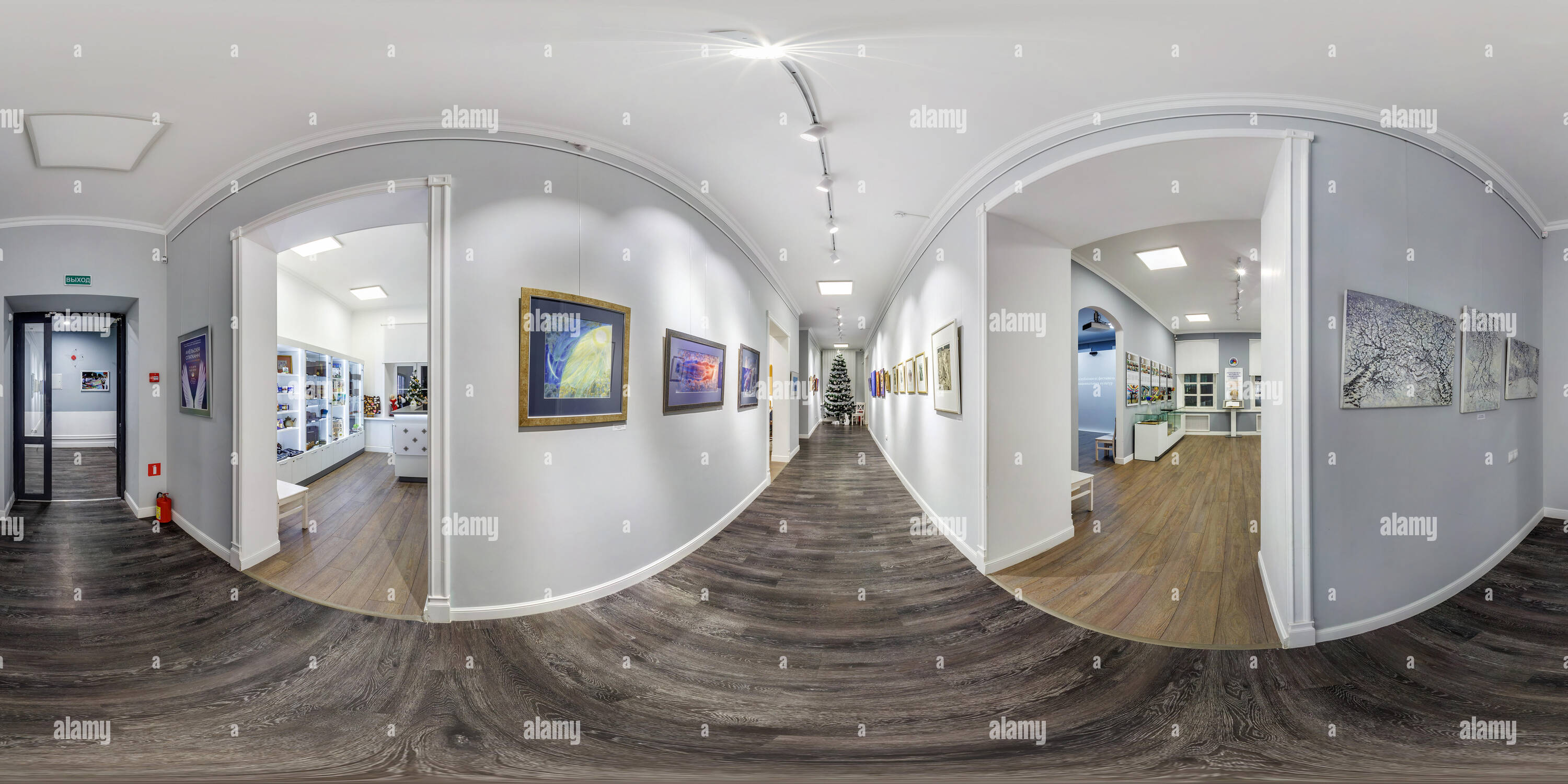 360 Grad Panorama Ansicht von GRODNO, Weißrussland - Dezember, 2018: Vollständige nahtlose Sphärisches Panorama 360° Winkel, mit Blick in den Innenraum der Galerie für Zeitgenössische Kunst in equirectangular