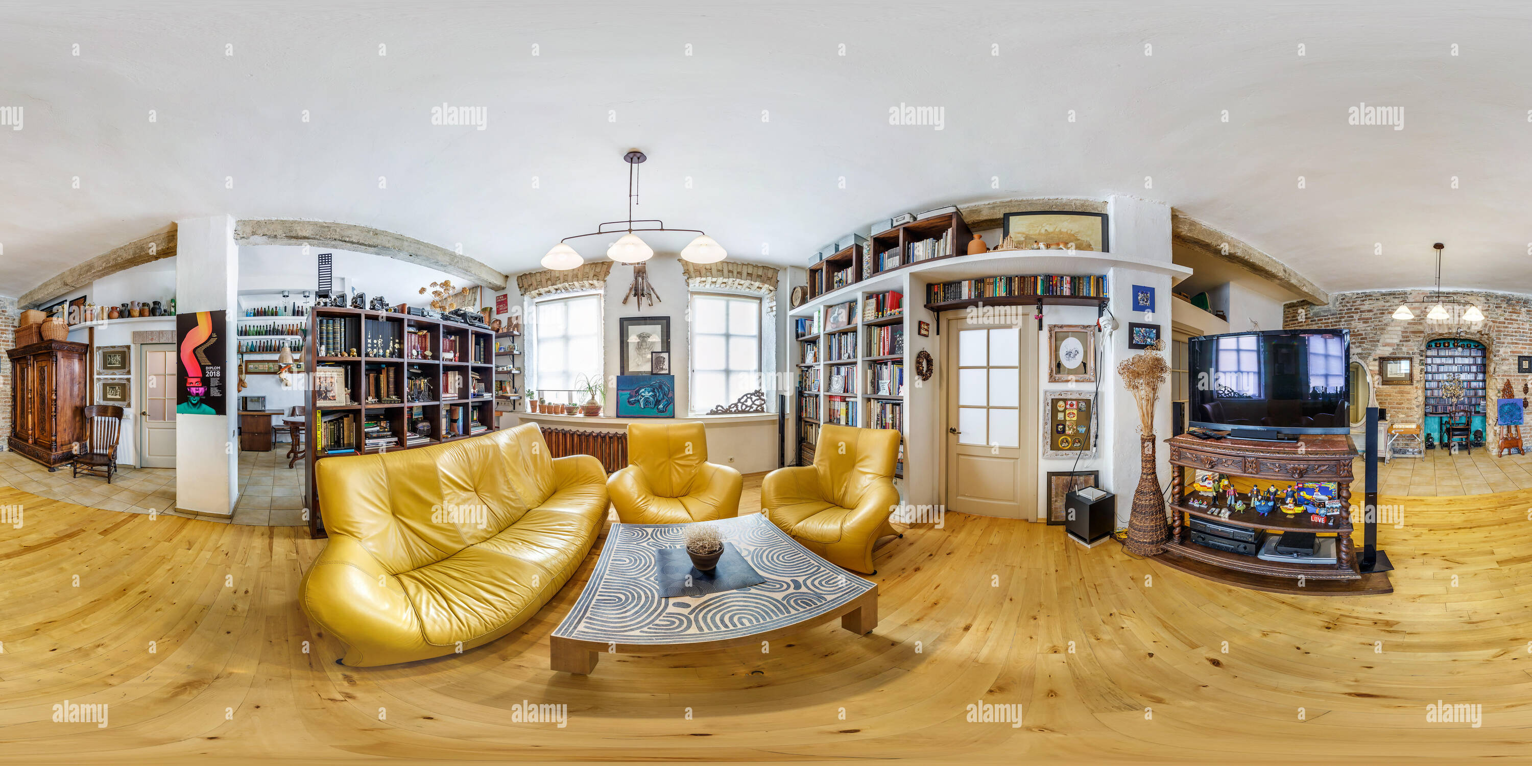 360 Grad Panorama Ansicht von GRODNO, Weißrussland - Mai, 2018: Vollsphärische nahtlose hdri Panorama 360 Grad Betrachtungswinkel im Biedermeier Interieur der Zimmer in Wohnung mit Yell