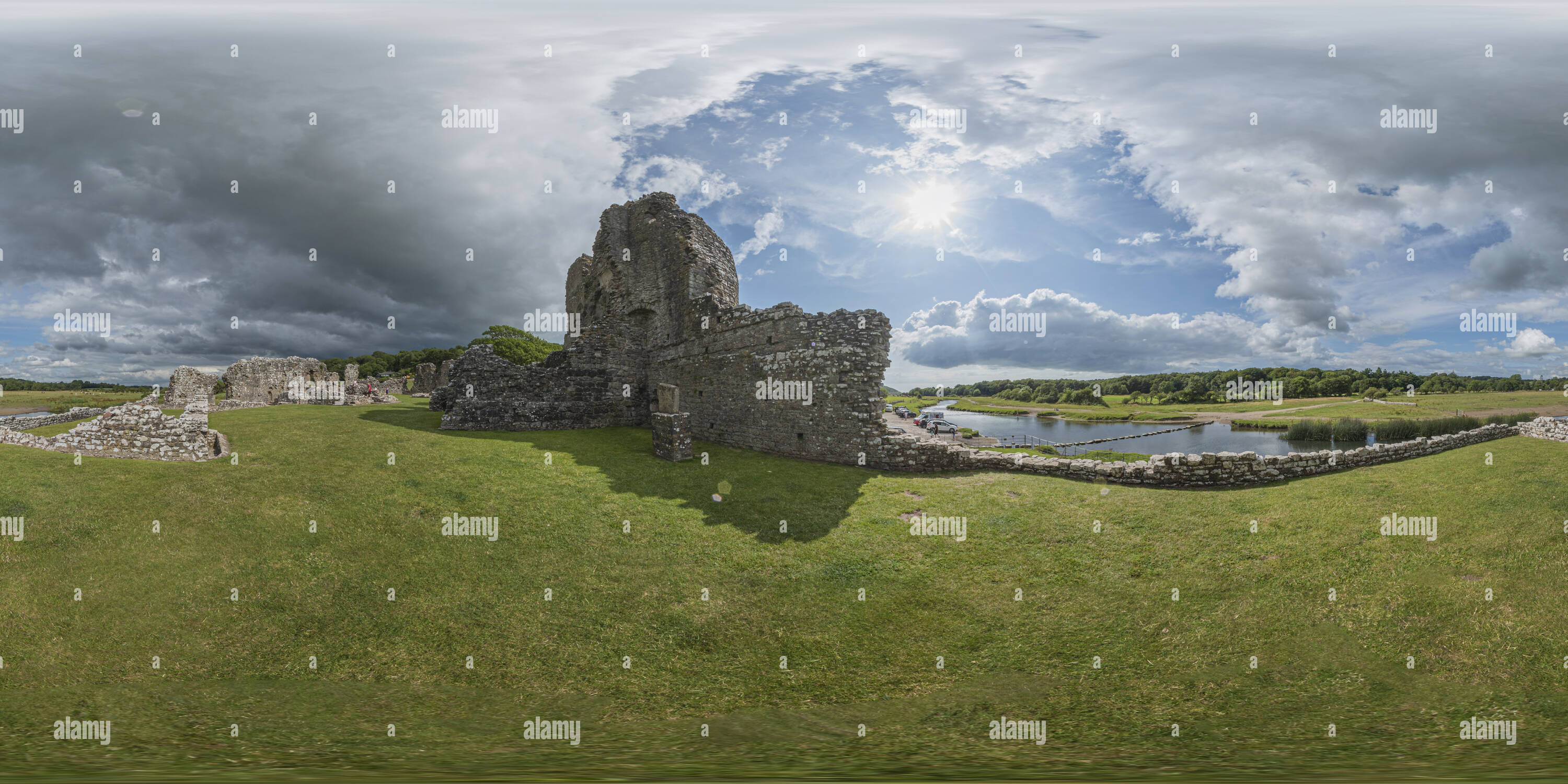 360 Grad Panorama Ansicht von Ogmore Schloss V 27.07.2019