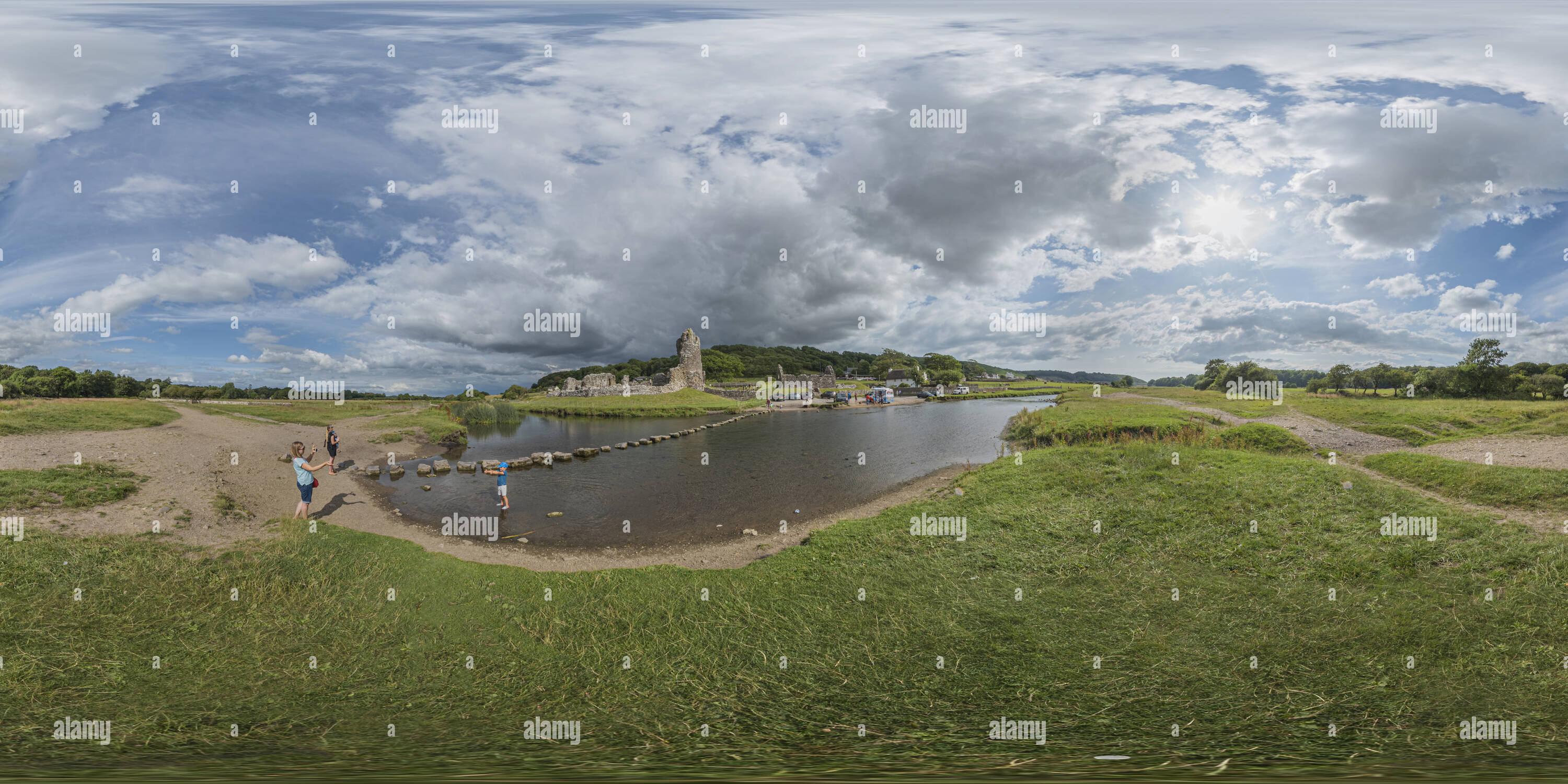 360 Grad Panorama Ansicht von Ogmore Castle VIII 27.07.2019