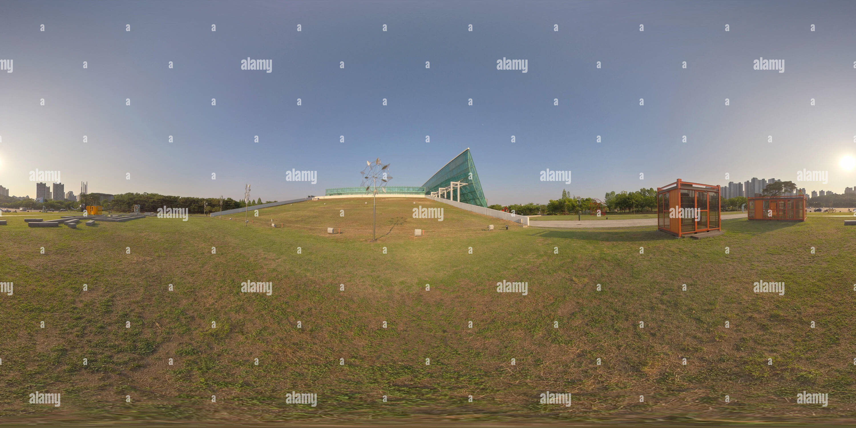 360 Grad Panorama Ansicht von Ansan, Südkorea - 12. Juni 2019. Panorama 360 Grad Blick in den Park. Wald und Park 360 Bild, VR-AR Inhalt.