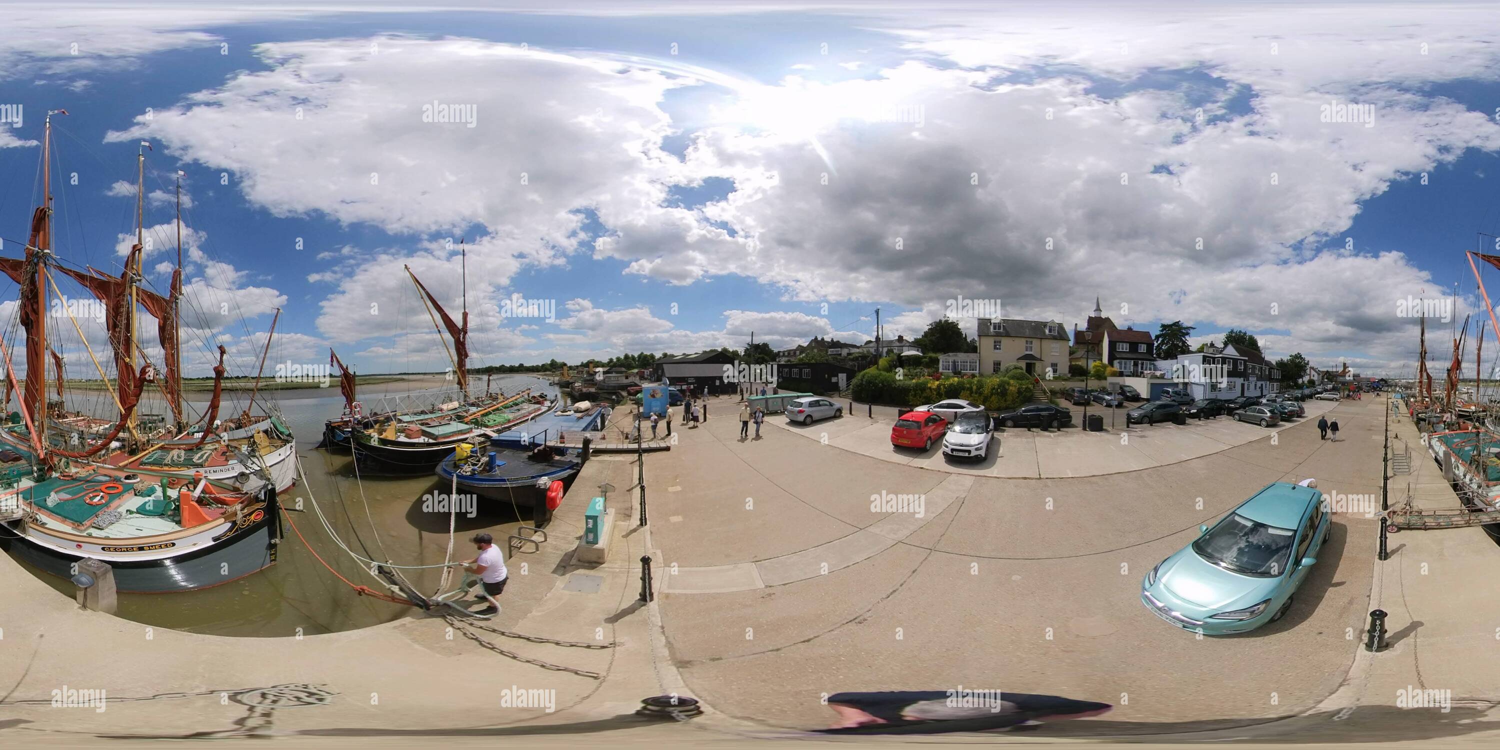 360 Grad Panorama Ansicht von 360-Grad-Ansicht der traditionellen Themse-Segelschiffe in England