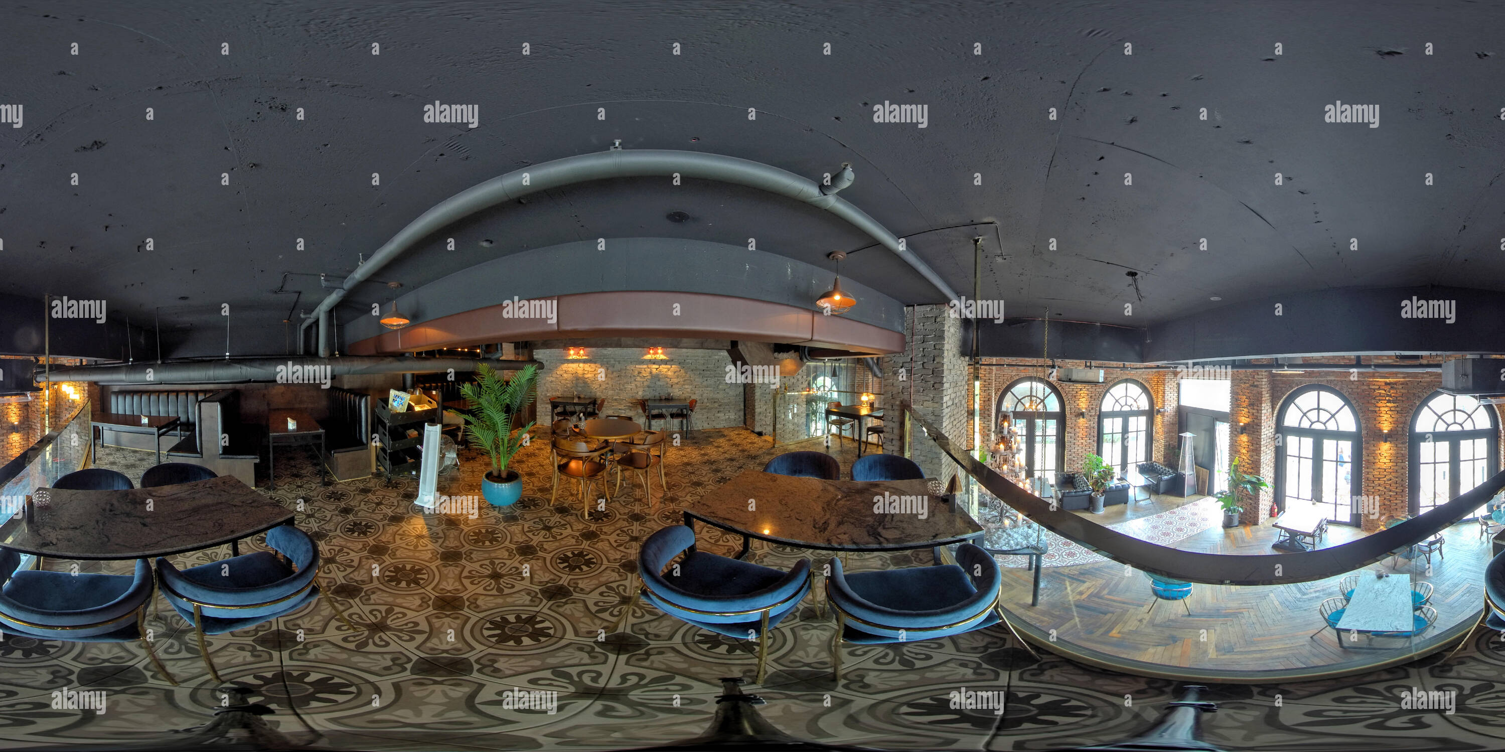 360 Grad Panorama Ansicht von ANSAN SOUTH KOREA 4. JULI, 2019: Vollständige nahtlose Panorama 360° Winkel, mit Blick in den Innenraum des Shop. Restaurant, Florist, Billardzimmer. skybox VR-cont