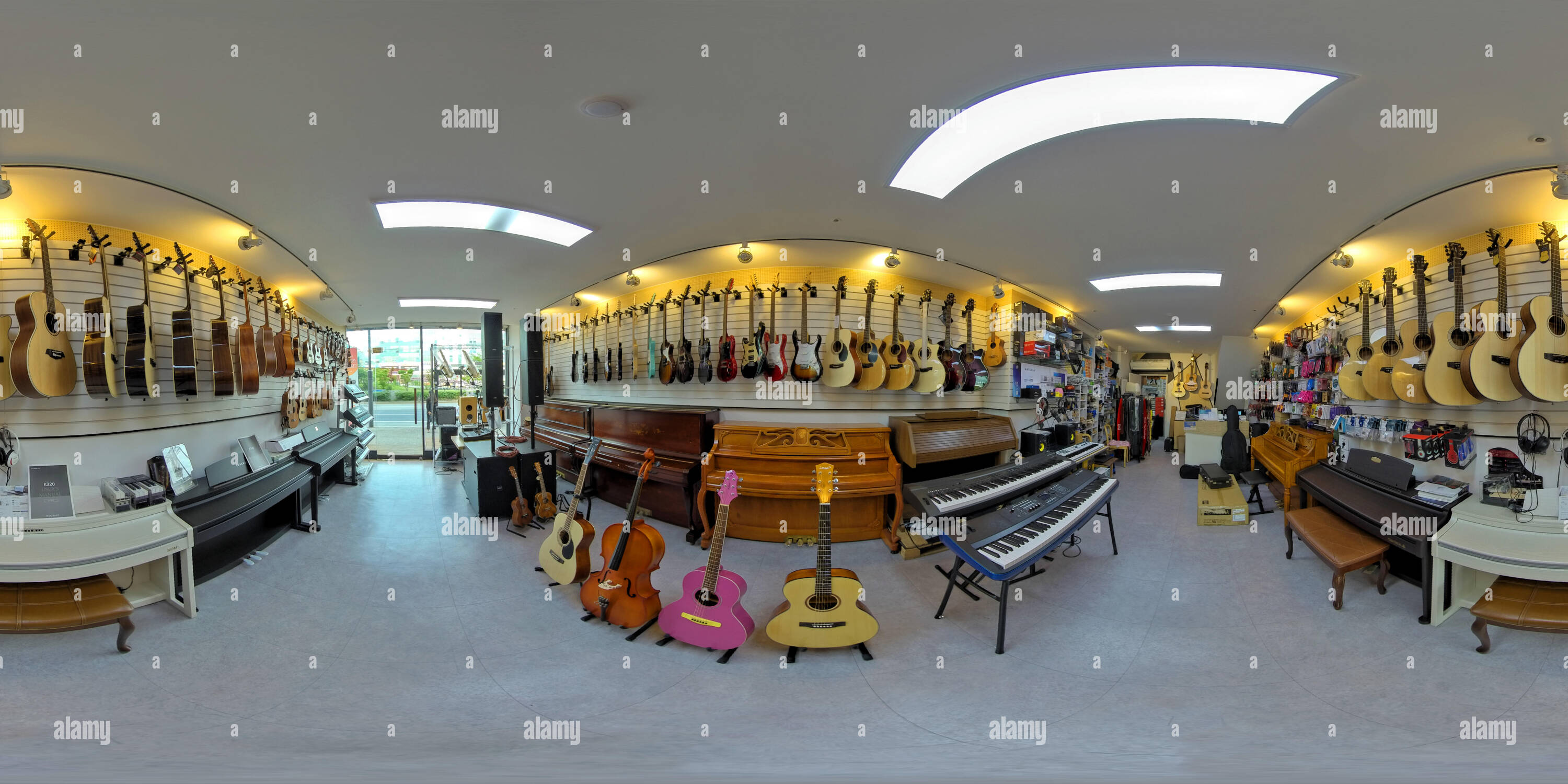 360 Grad Panorama Ansicht von ANSAN SOUTH KOREA 4. JULI, 2019: Vollständige nahtlose Panorama 360° Winkel, mit Blick in den Innenraum des Shop. Restaurant, Florist, Billardzimmer. skybox VR-cont