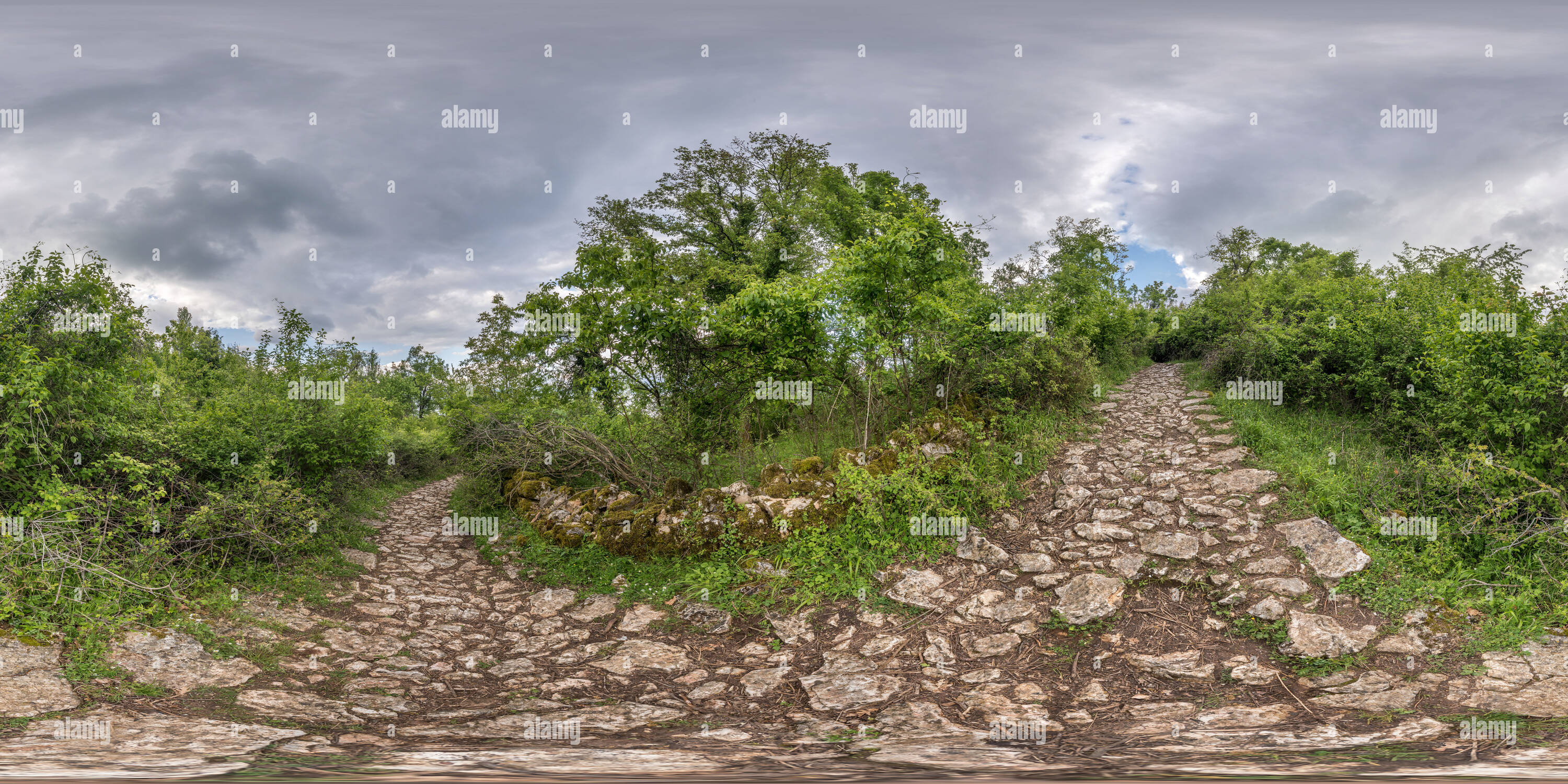360 Grad Panorama Ansicht von Via Egnatia in der Nähe von Radožda