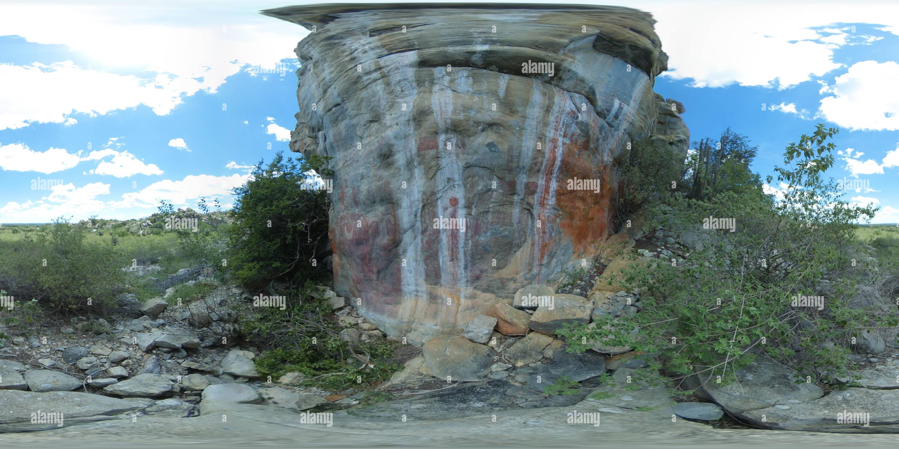 Vista panorámica en 360 grados de Pared de piedra con restos de pinturas rupestres, 4K 360 Stock Photo