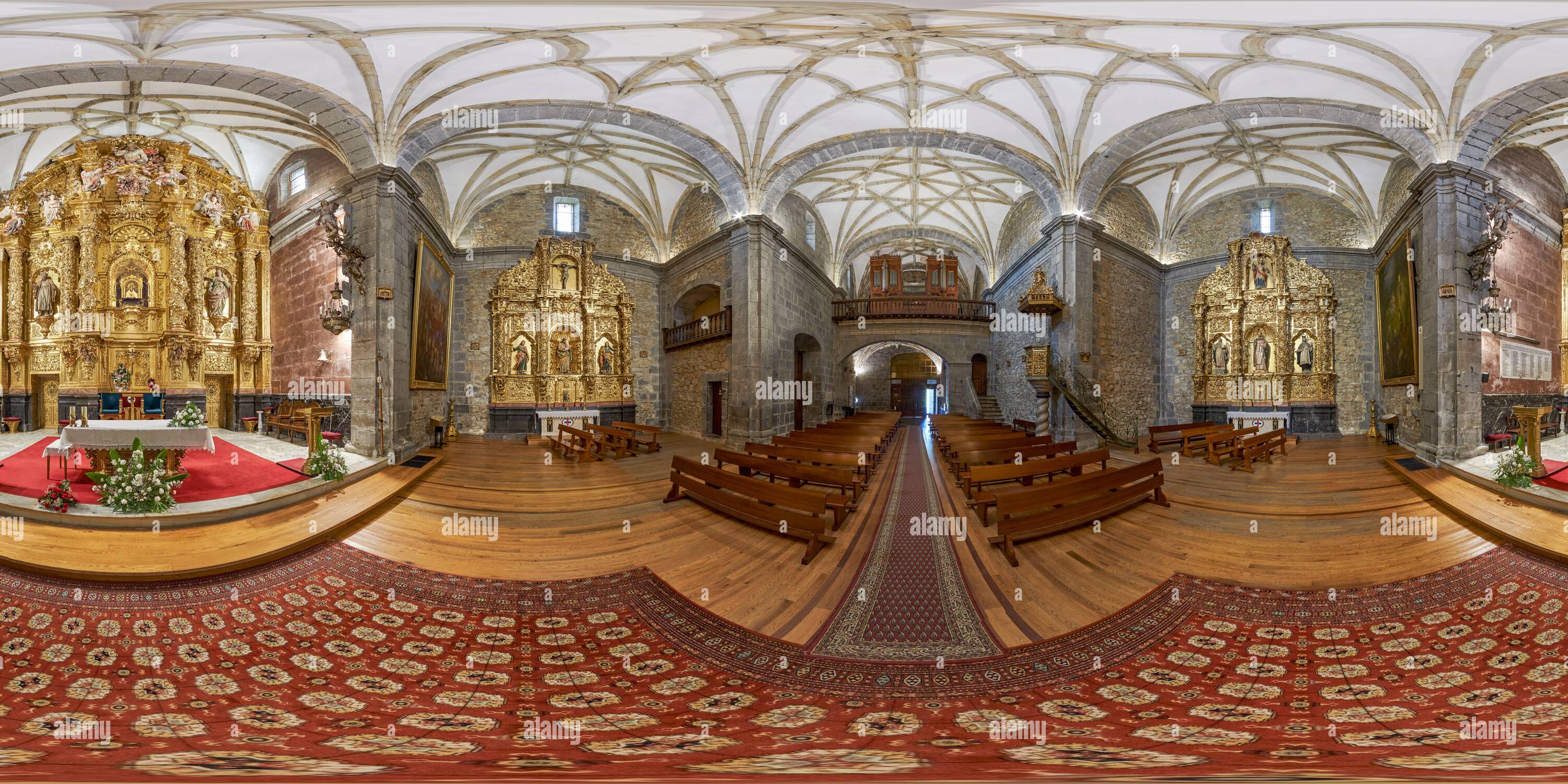 Vista panorámica en 360 grados de Panorámica de 360 grados: Interior de la iglesia 'la Byen Aparecida' patrona de Cantabria, Ampuero, España, Europa