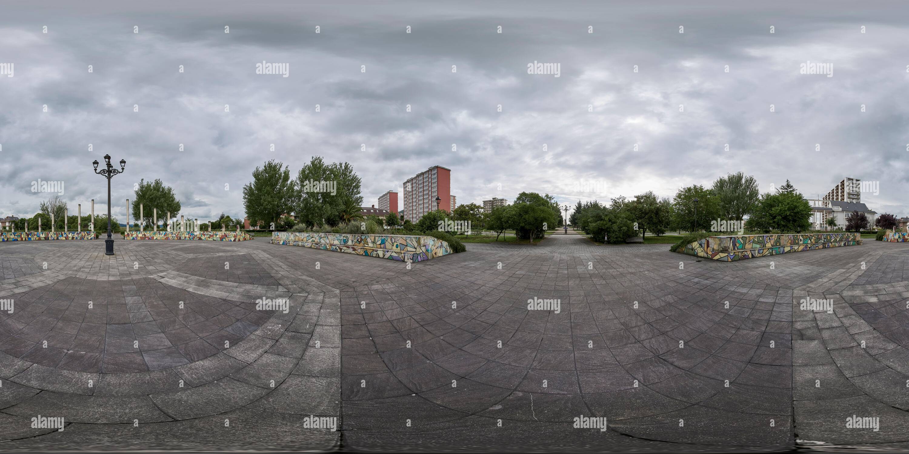 Vista panorámica en 360 grados de Panorámica de 360 grados: Plaza conmemorativa del hermanamiento entre la ciudad de Bordeaux de Cenon (Francia) y el pueblo de Pejina (Laredo), Cantabria, España,