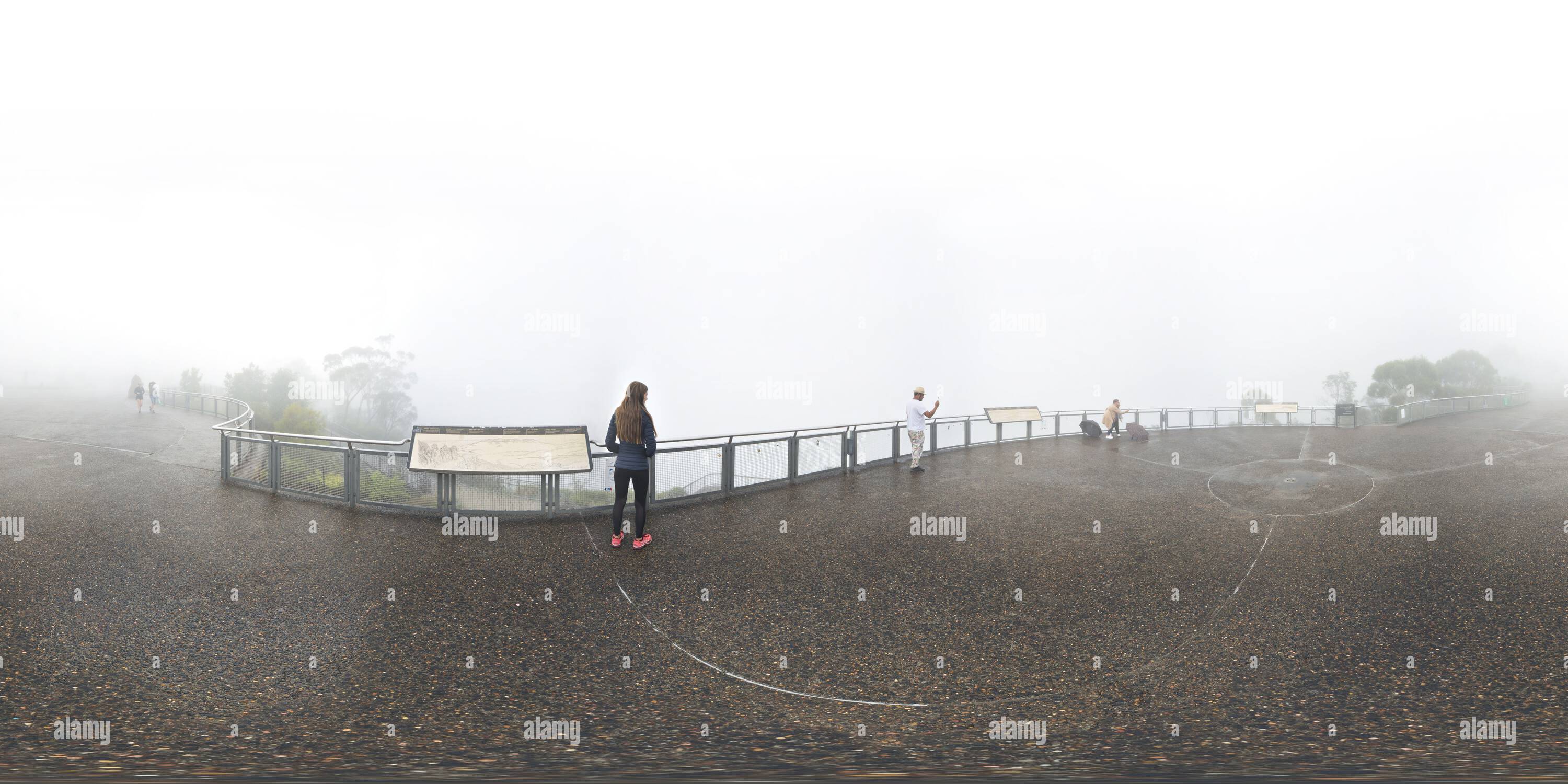 Vista panorámica en 360 grados de Panorama de 360° de Echo Point Lookout envuelto en niebla, Blue Mountains, Katoomba, Australia