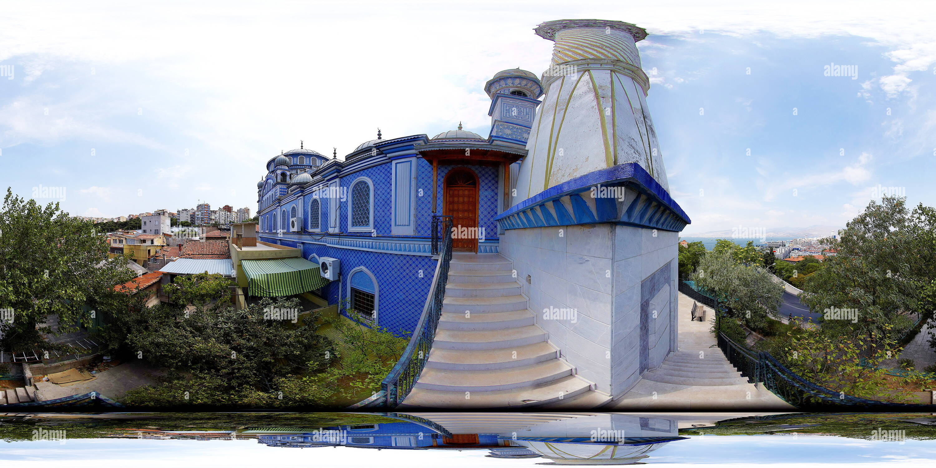 Vista panorámica en 360 grados de Tr08 Izmir Fatih Cami Patio