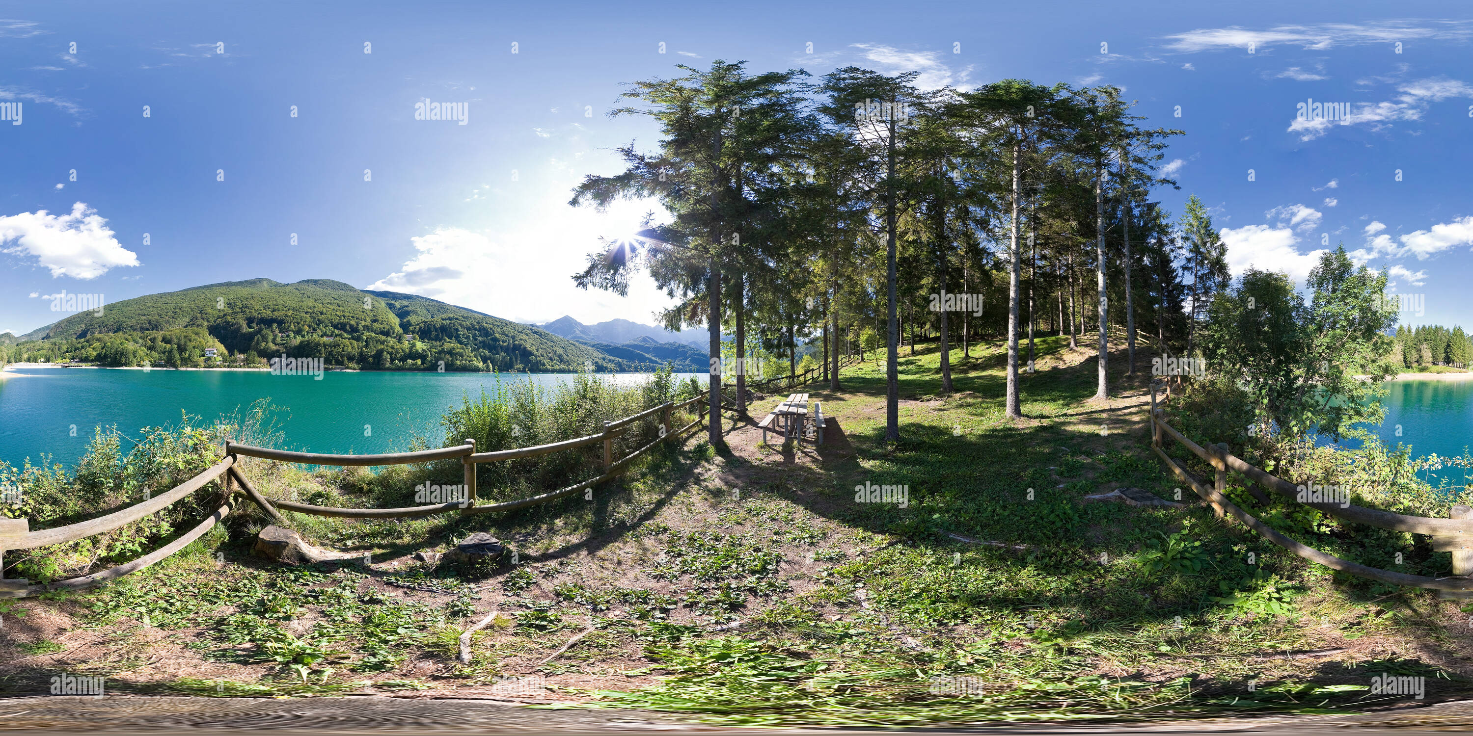 Vista panorámica en 360 grados de Lago di Barcis - percorso turistico