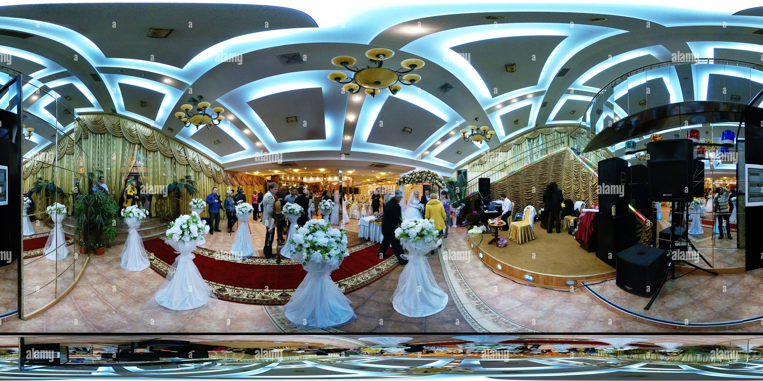 Vista panorámica en 360 grados de Restaurante 'queen' interior, botanika Chisinau Moldova