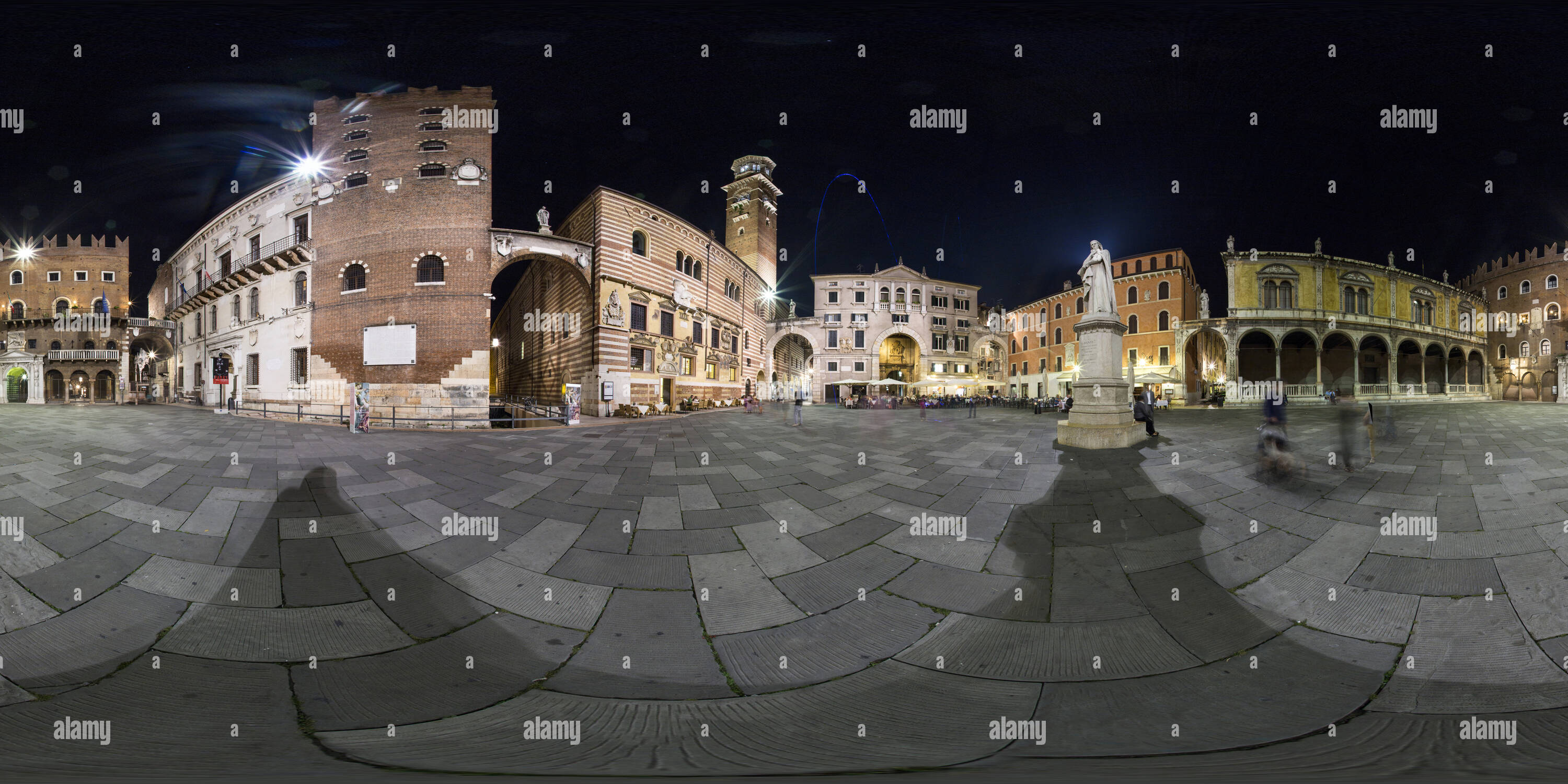 Vista panorámica en 360 grados de Piazza della Signori, Verona, Italia