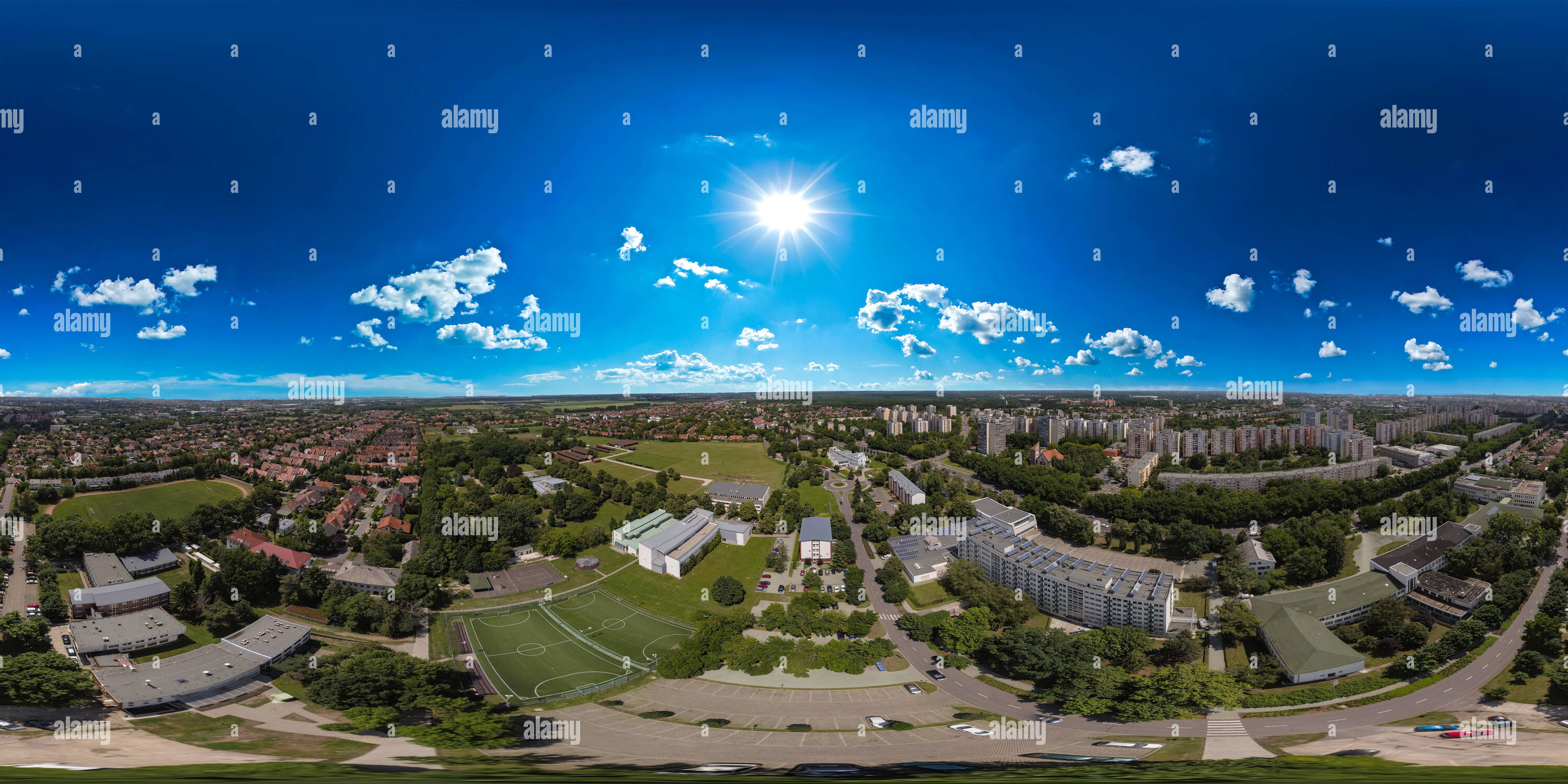 Vista panorámica en 360 grados de Sky Pano: Hungría Universidad de Debrecen - Facultad de Ciencias Económicas