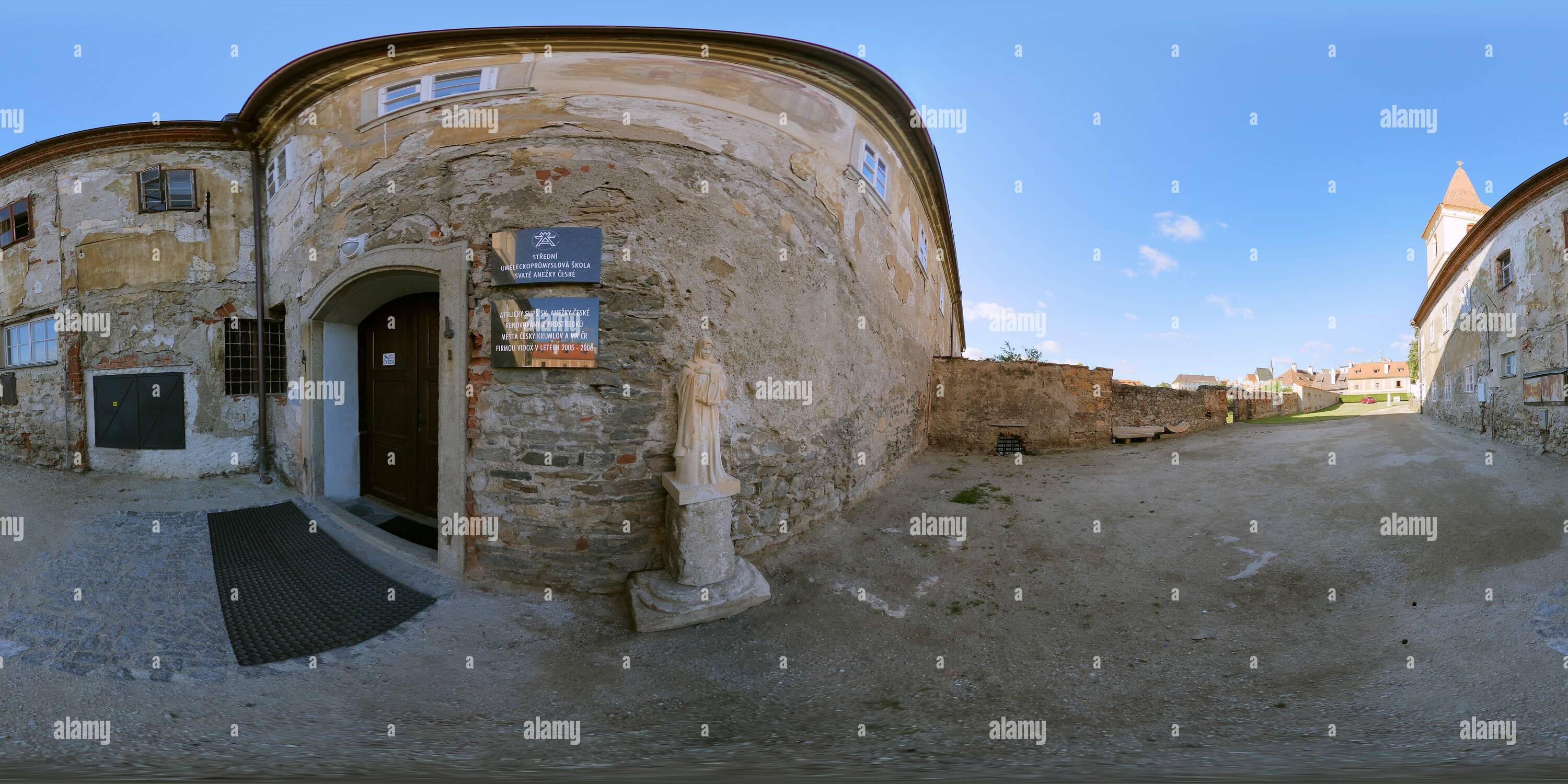 Vista panorámica en 360 grados de El patio del monasterio