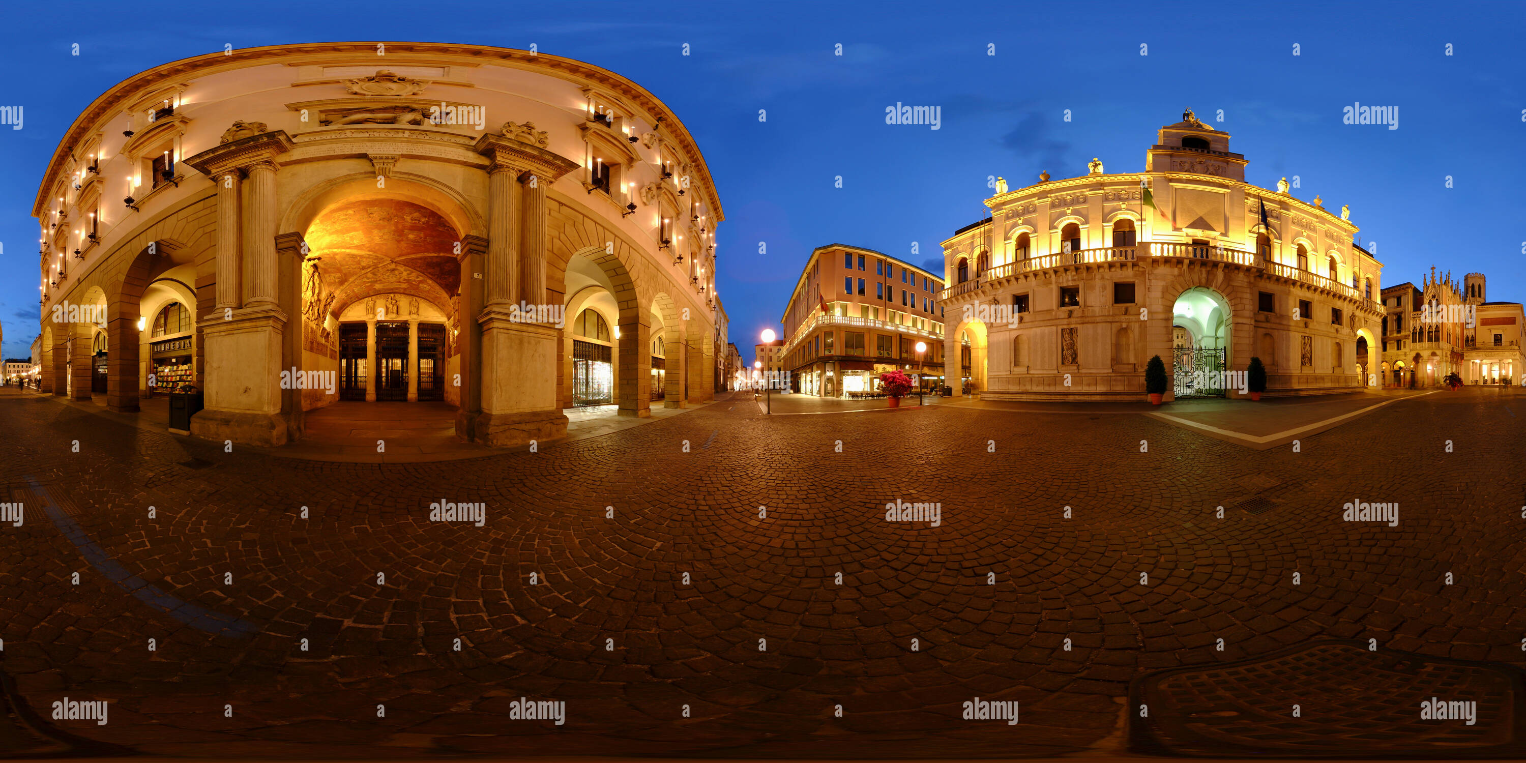 Vista panorámica en 360 grados de Bo Universidad y Ayuntamiento de Padua, Italia