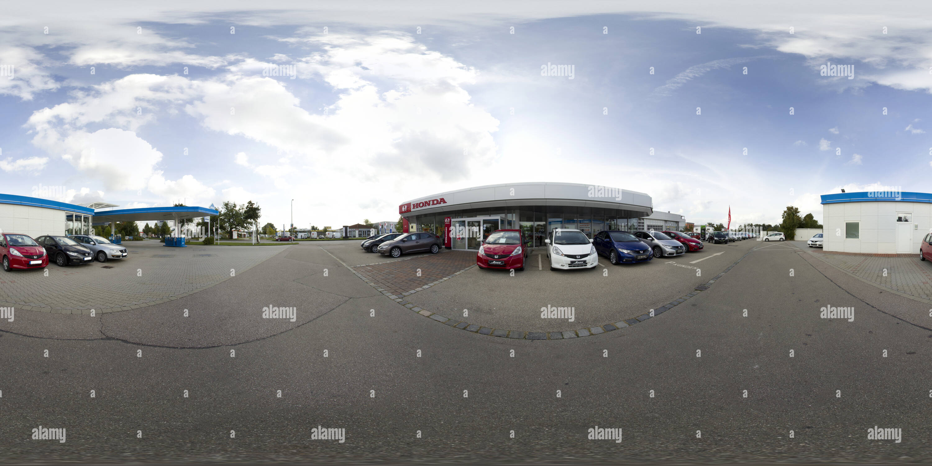 Vista panorámica en 360 grados de Honda sigue Augsburg Kobelweg