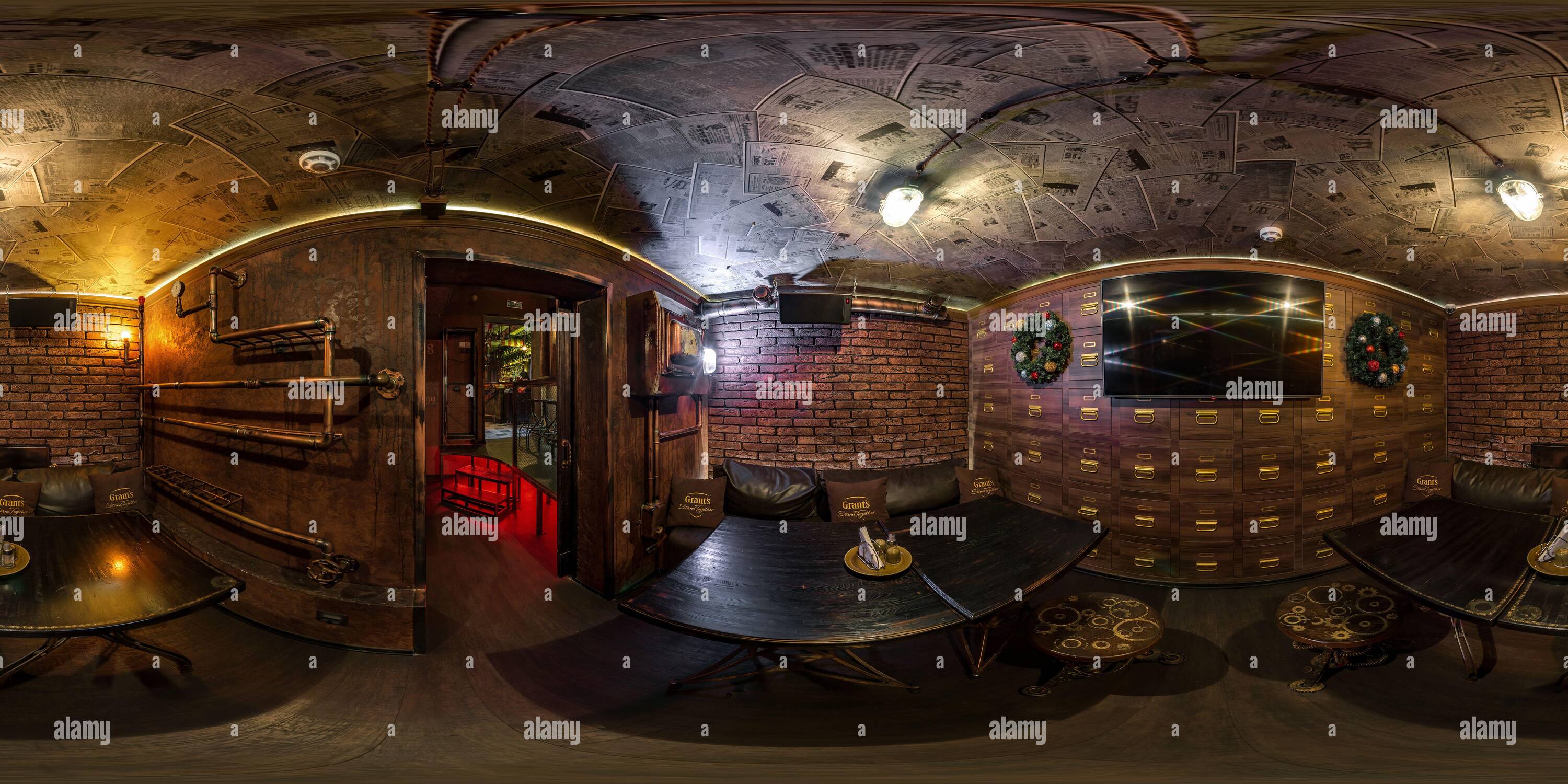 Vue panoramique à 360° de MINSK, BELARUS - MAI, 2018: Full transparent hdri panorama 360 degrés angle vue à l'intérieur de l'élite vip bar dans le style steampunk équirectangulaire proj