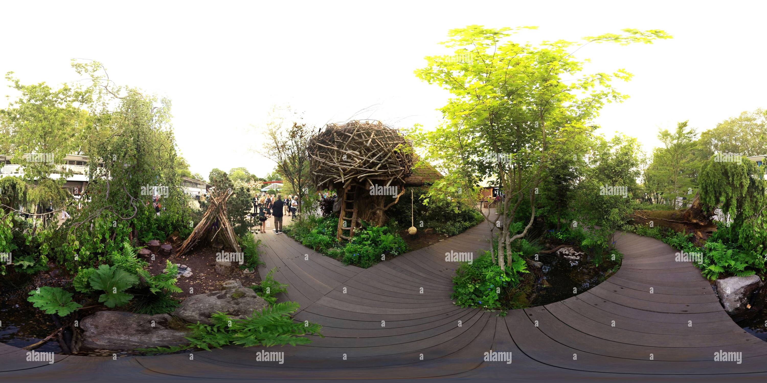 Vue panoramique à 360° de Le RHS Retour à la nature Garden au Chelsea Flower Show 2019. Le jardin est conçu conjointement par Kate Duchess de Cambridge PHOTO: MARK PAIN / ALAMY