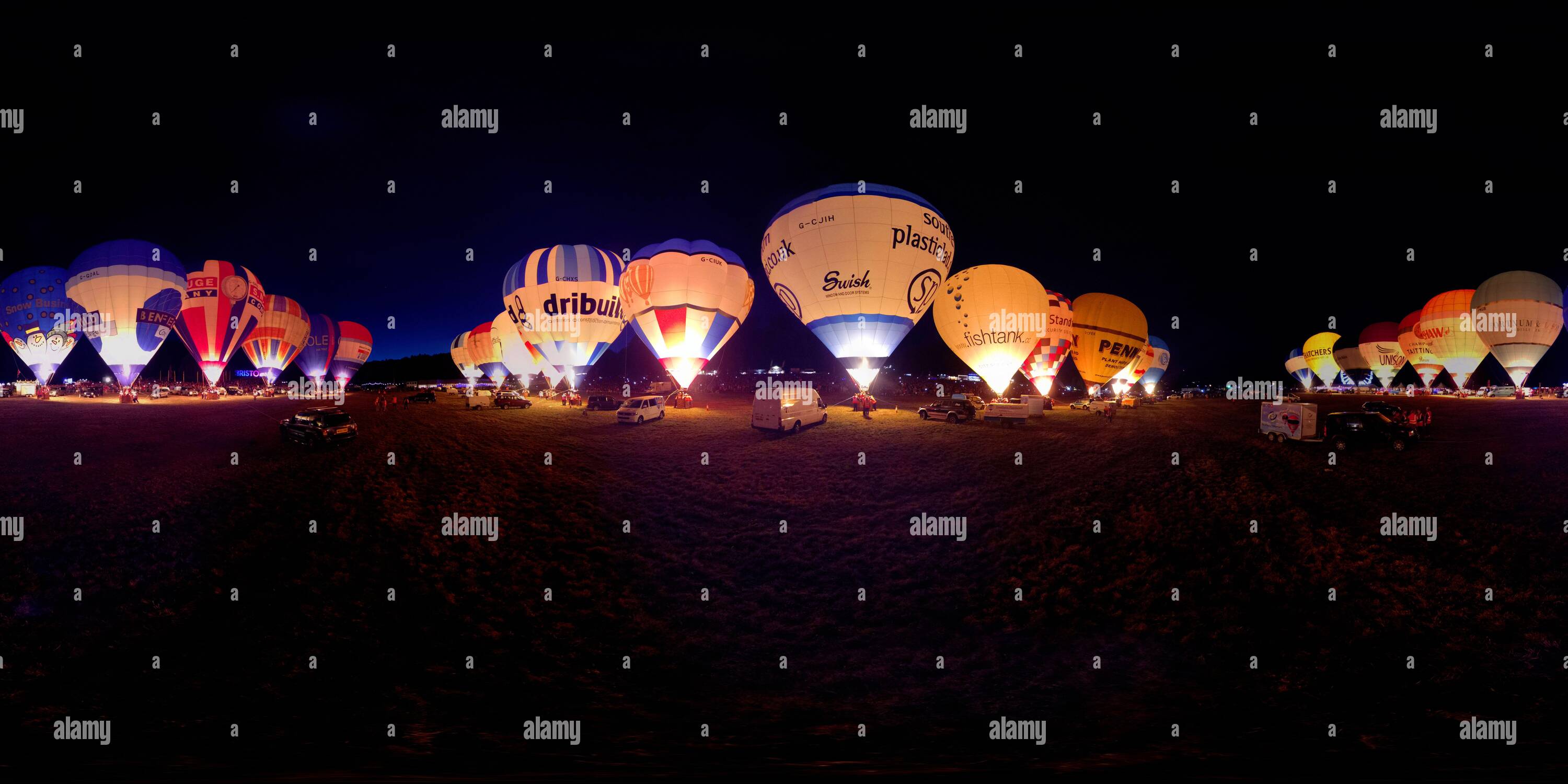 Vue panoramique à 360° de L'incroyable spectacle « Nightglow » au Bristol Balloon Festival. 2018 IMAGE CRÉDIT : MARK PAIN / IMAGE DE STOCK D'ALAMY