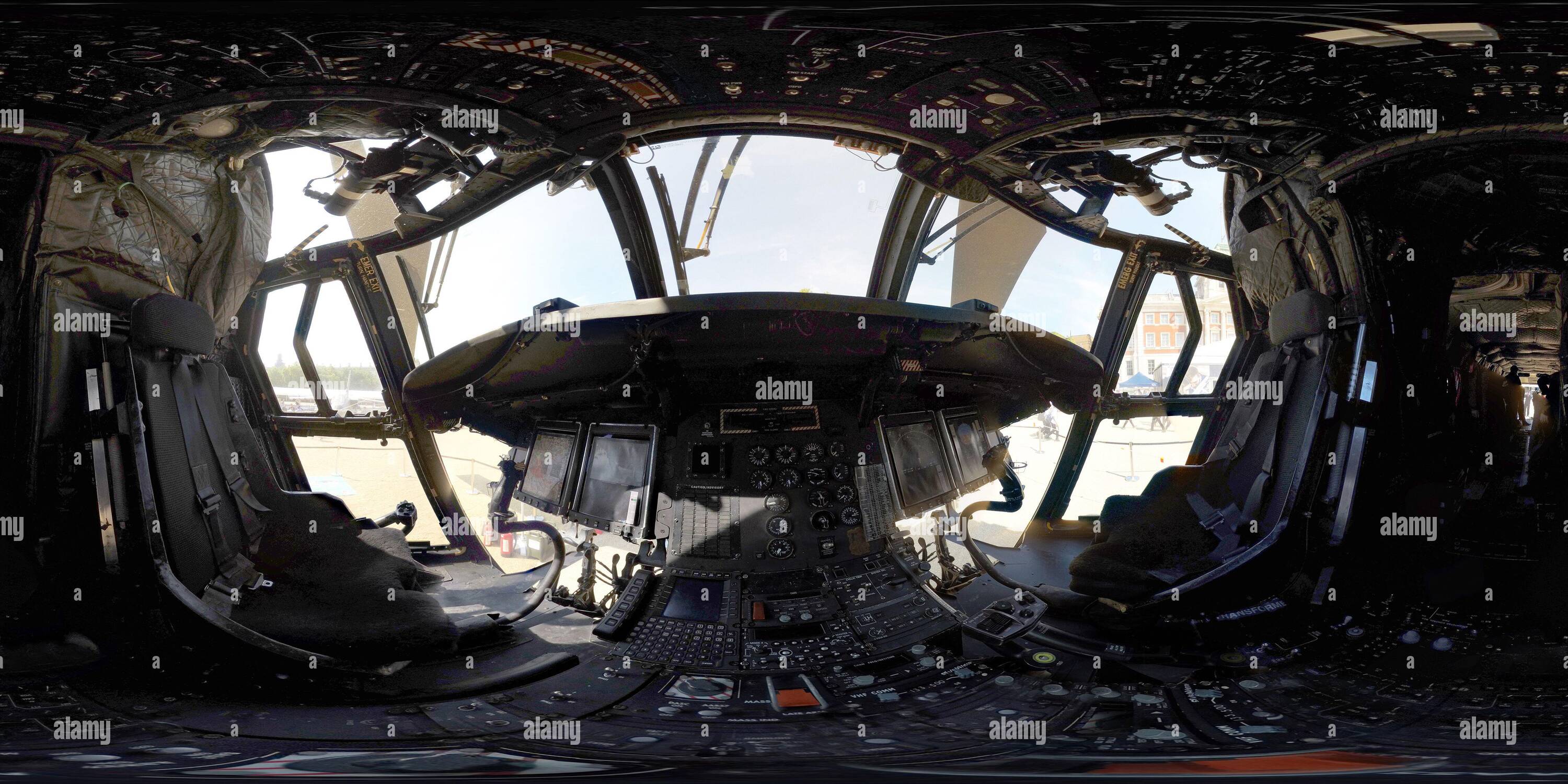 Vue panoramique à 360° de Le cockpit d'un Boeing CH-47 Chinook. CRÉDIT PHOTO : © MARK PAIN / PHOTO DE STOCK D'ALAMY