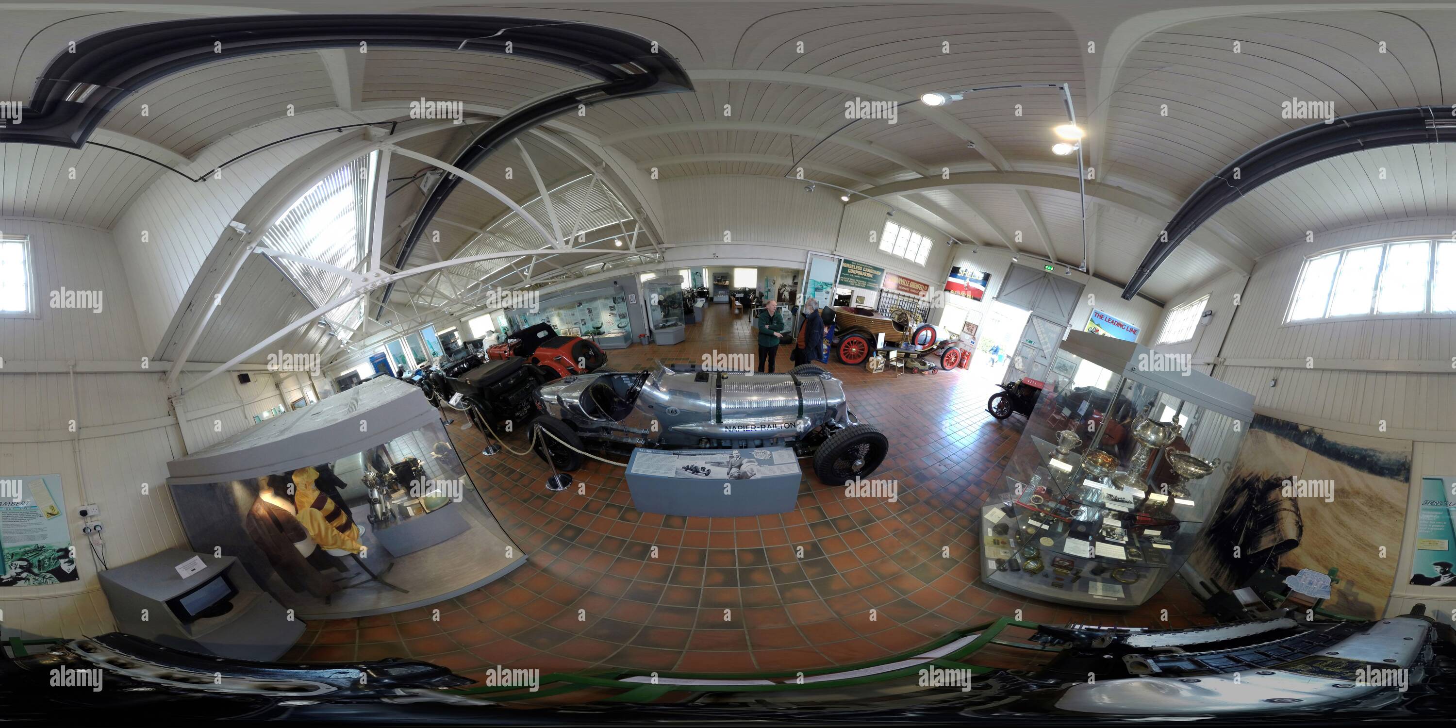 Vue panoramique à 360° de LE FABULEUX NAPIER-RAILTON DE 1932/3 24 LITRES (COURSE D'ARGENT AU BROOKLANDS MUSEUM DE SURREY). IMAGE : MARK PAIN / ALAMY